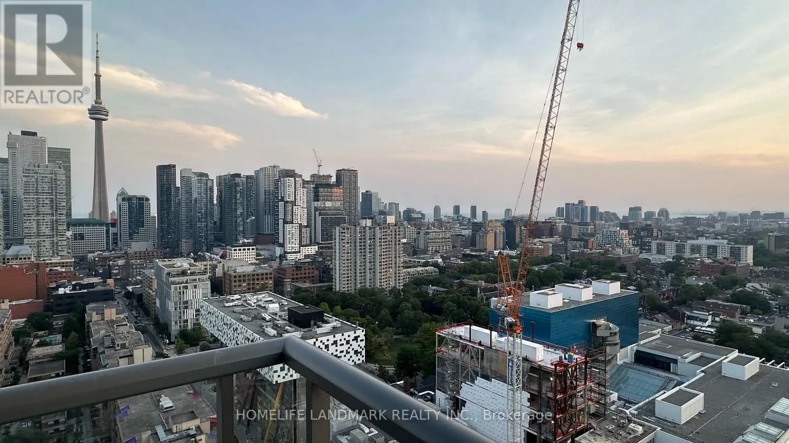 2410 280 DUNDAS STREET W