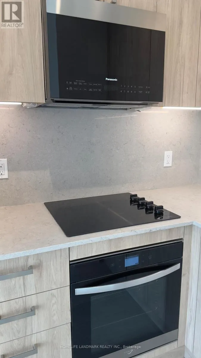 2410 280 DUNDAS STREET W