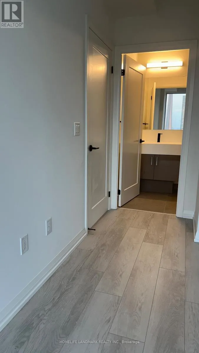 2410 280 DUNDAS STREET W