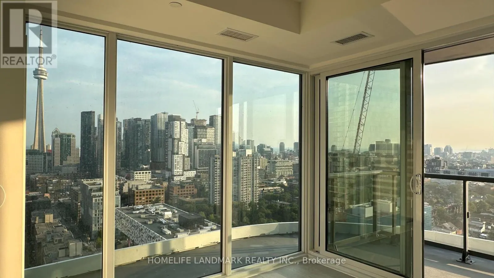 2410 280 DUNDAS STREET W