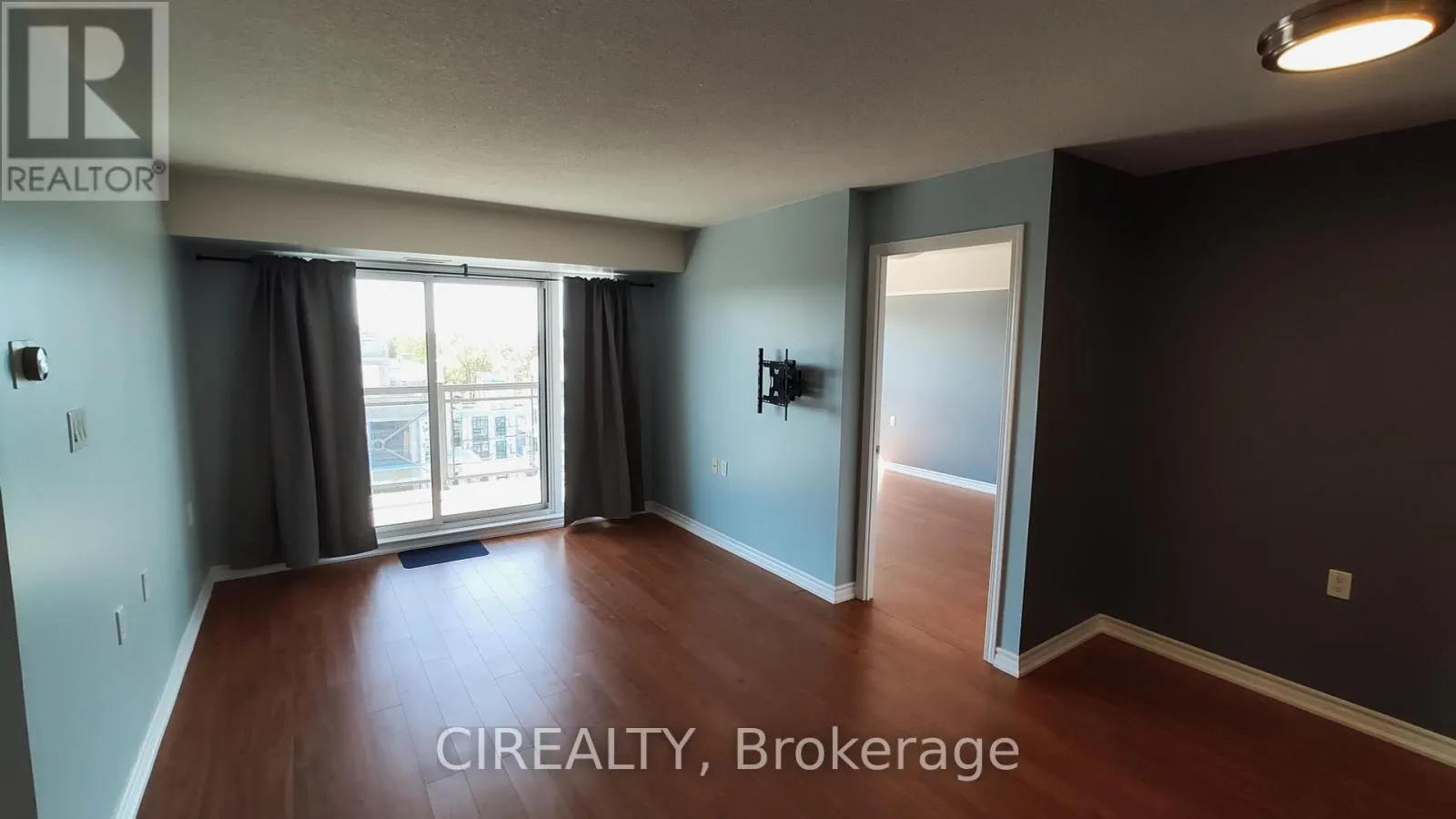 607 - 872 SHEPPARD AVENUE W