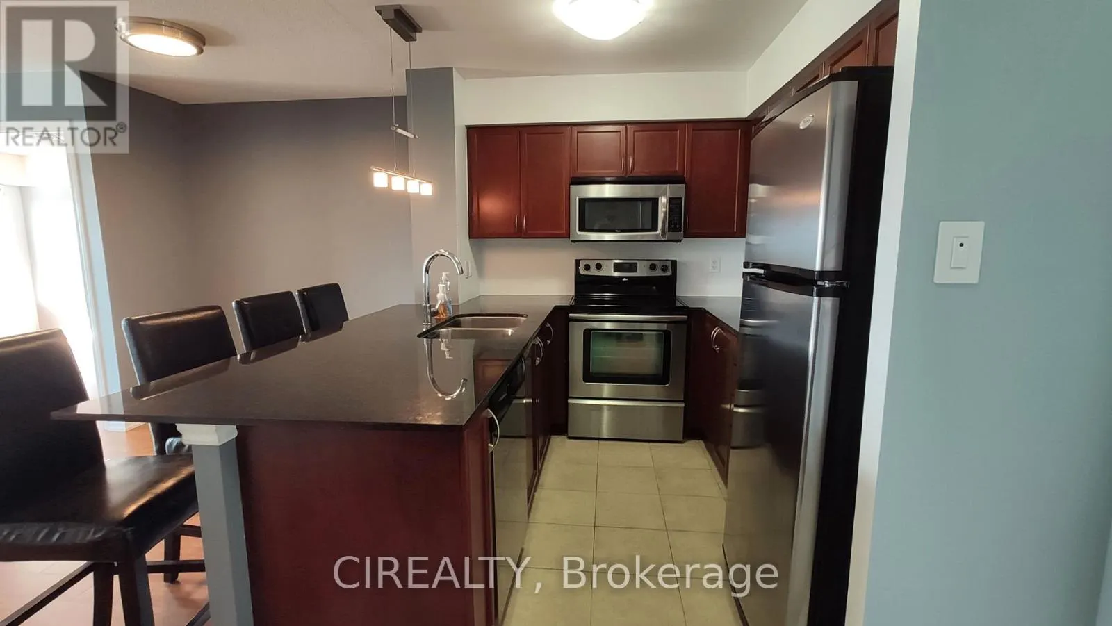 607 - 872 SHEPPARD AVENUE W