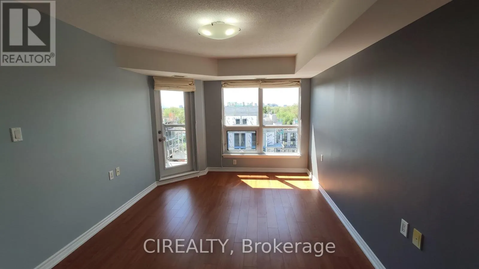 607 - 872 SHEPPARD AVENUE W