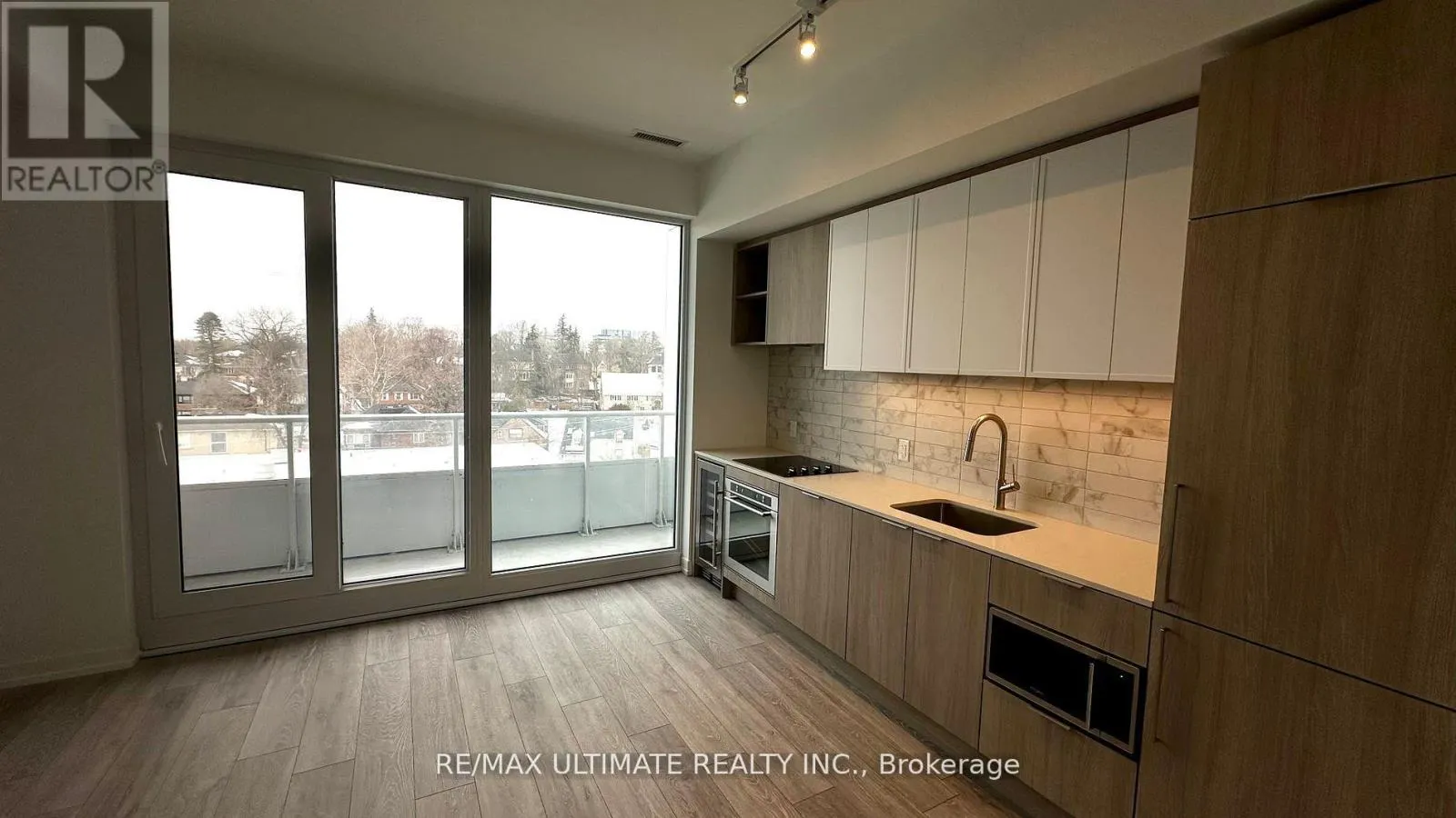 815 - 2020 BATHURST STREET