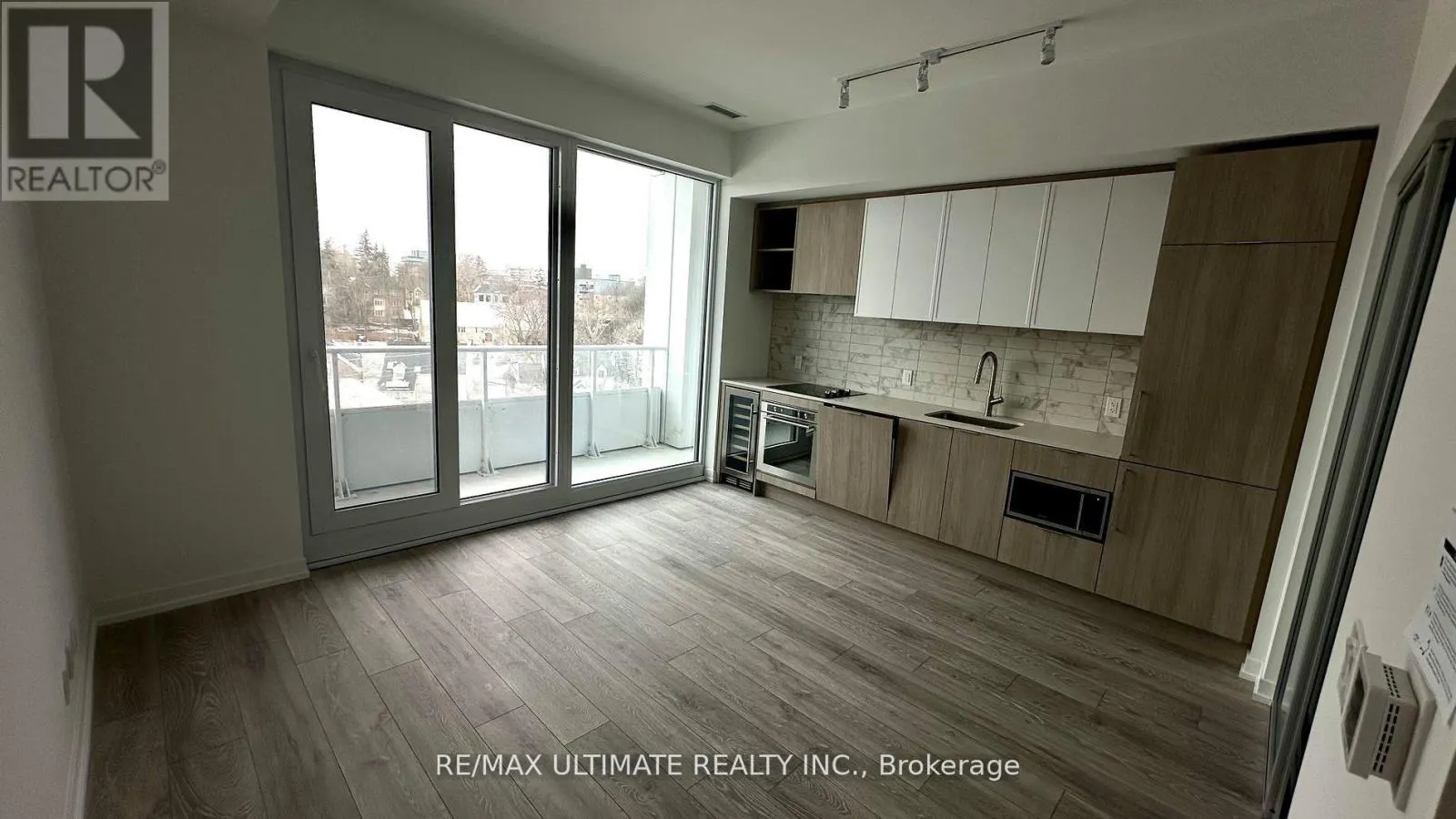 815 - 2020 BATHURST STREET