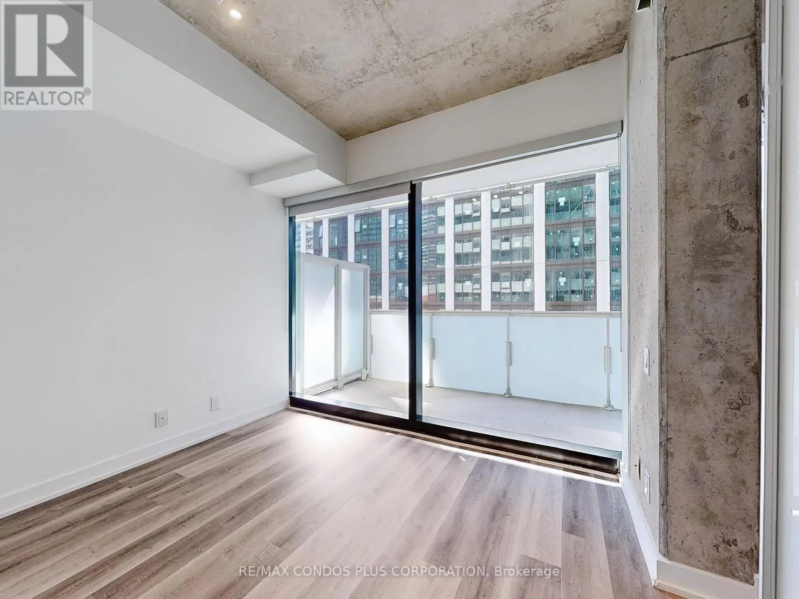 1401 - 11 CHARLOTTE STREET