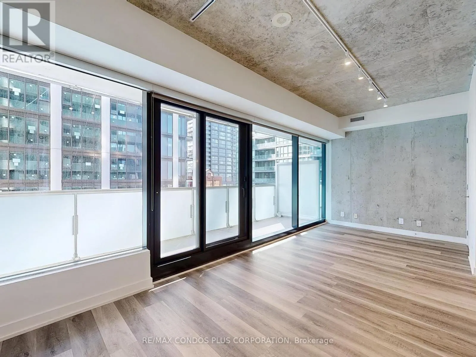 1401 - 11 CHARLOTTE STREET
