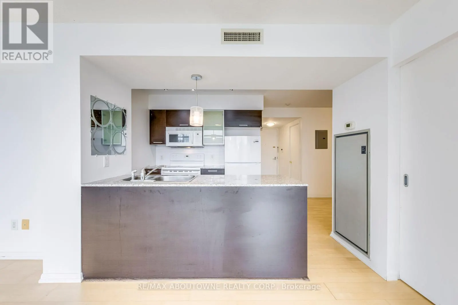 1502 - 38 GRENVILLE STREET