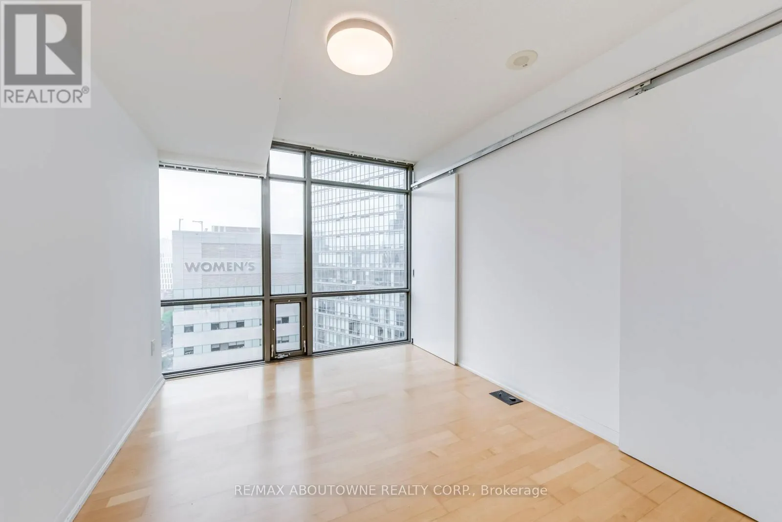 1502 - 38 GRENVILLE STREET