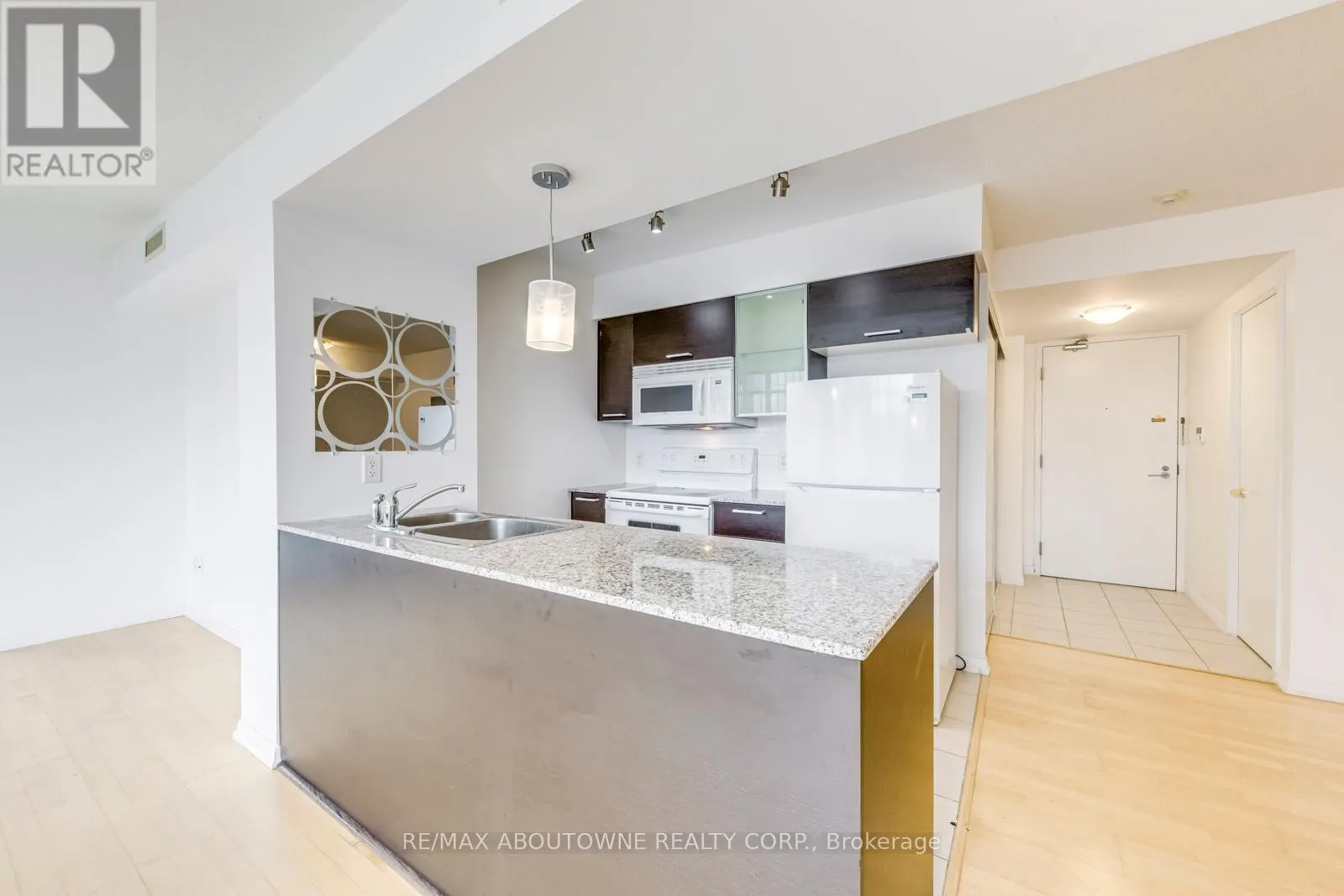 1502 - 38 GRENVILLE STREET