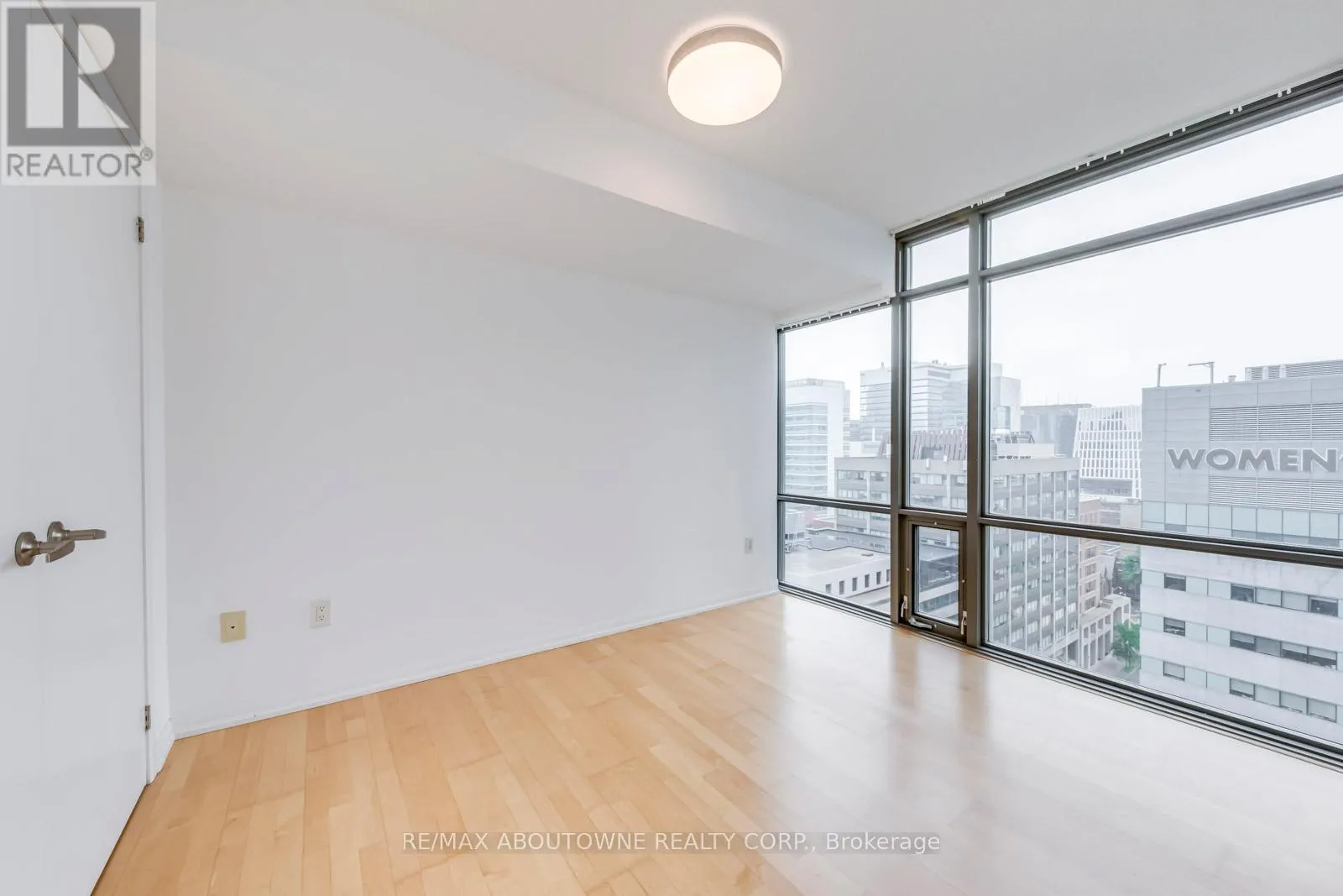 1502 - 38 GRENVILLE STREET