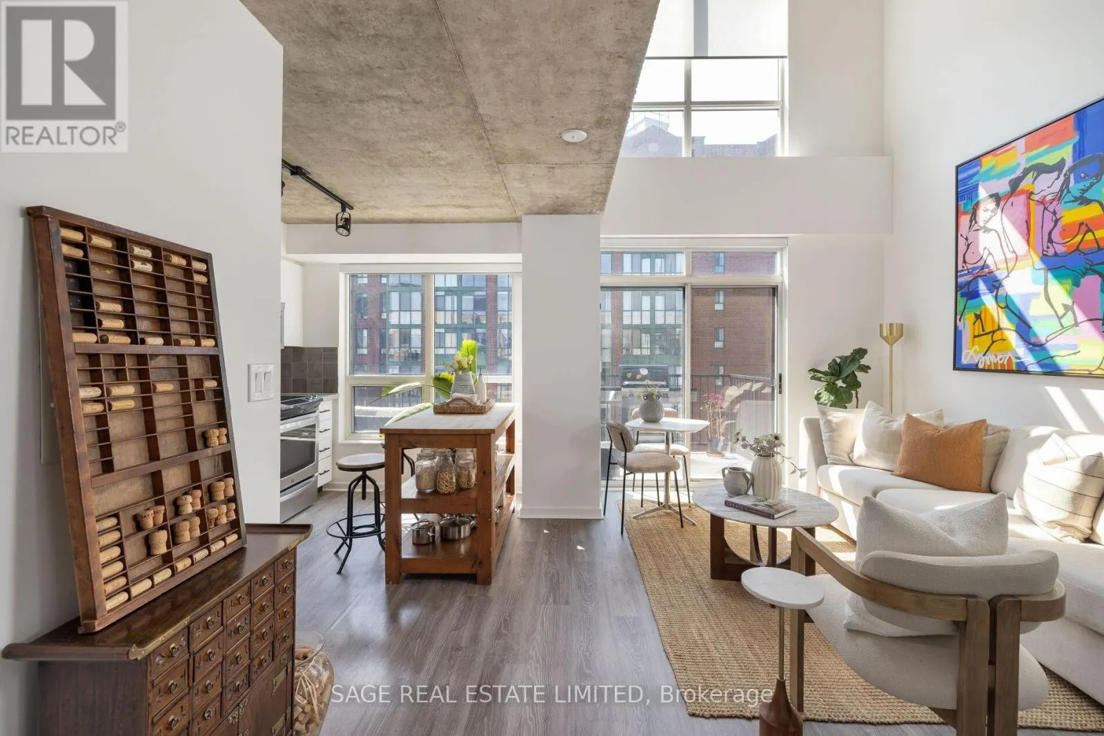 811 - 800 KING STREET W