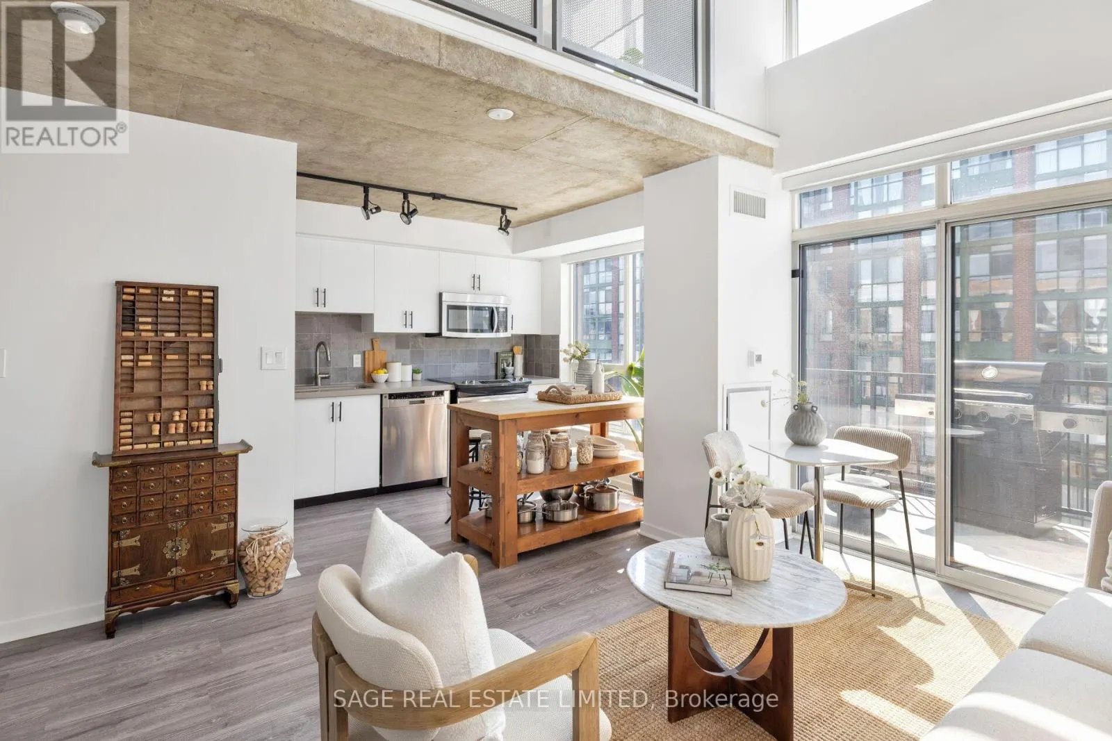 811 - 800 KING STREET W