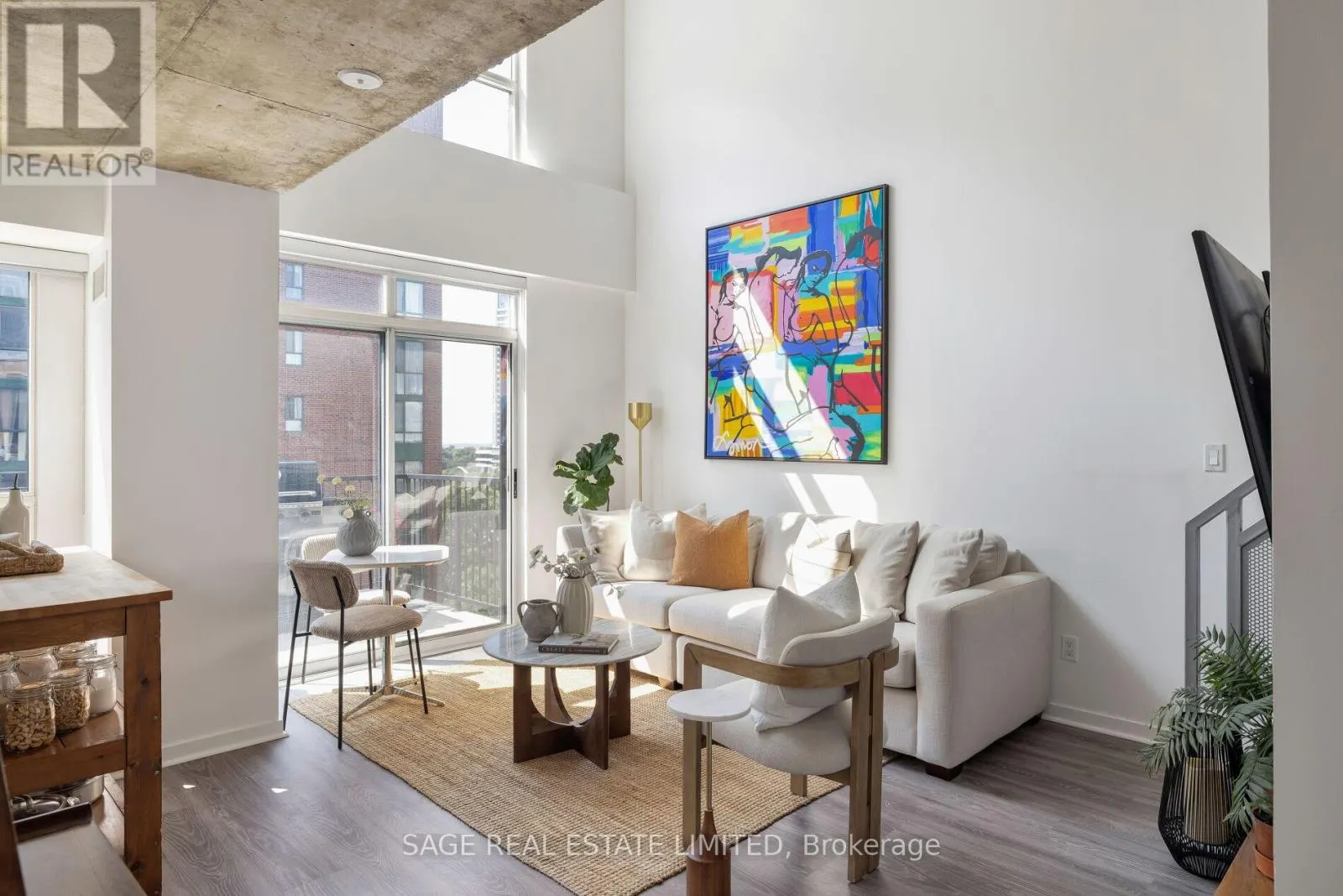 811 - 800 KING STREET W