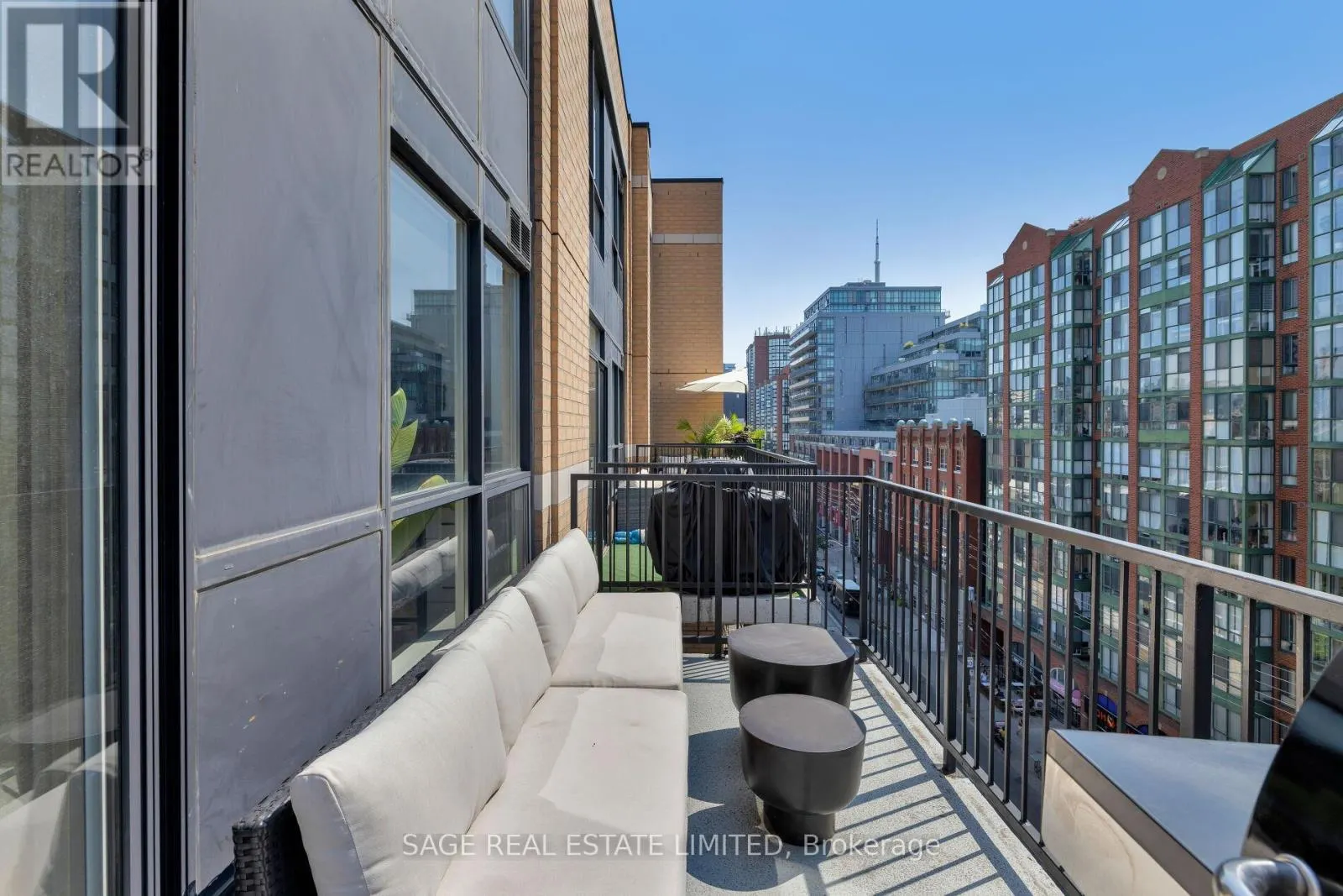 811 - 800 KING STREET W