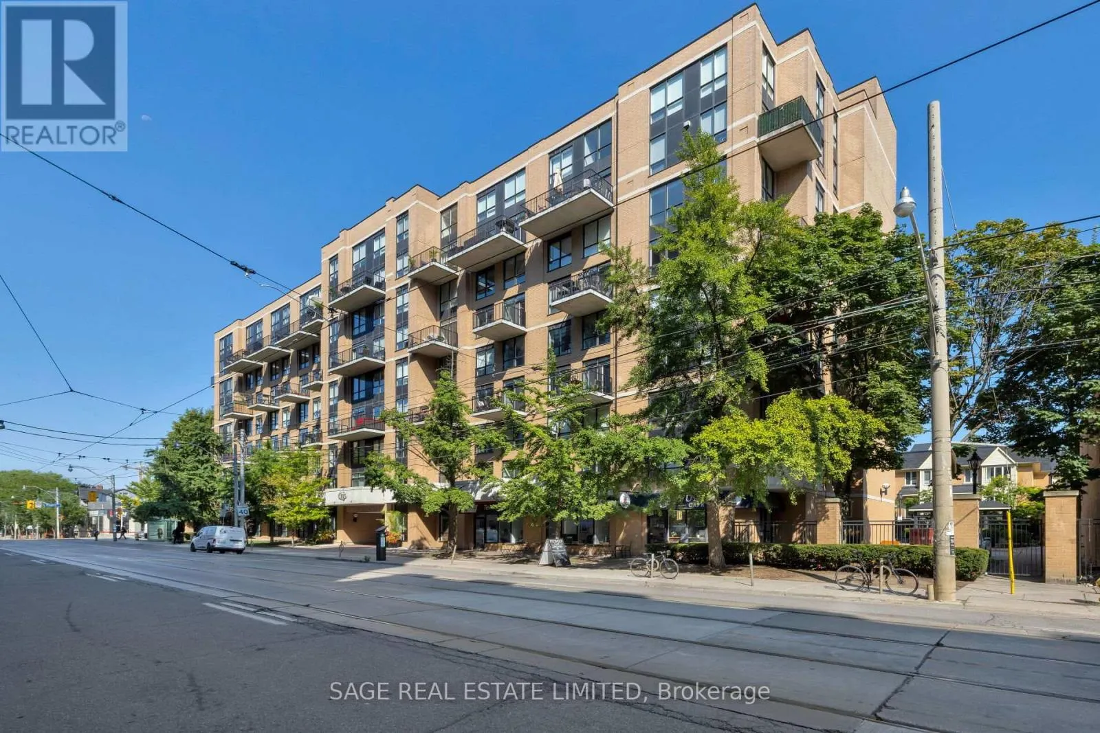811 - 800 KING STREET W