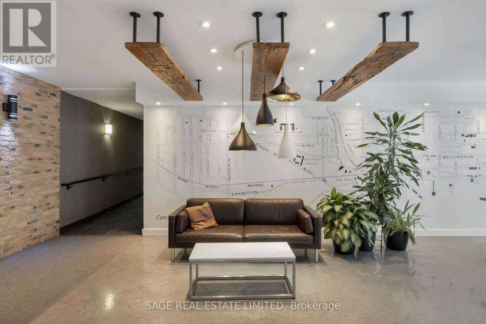 811 - 800 KING STREET W