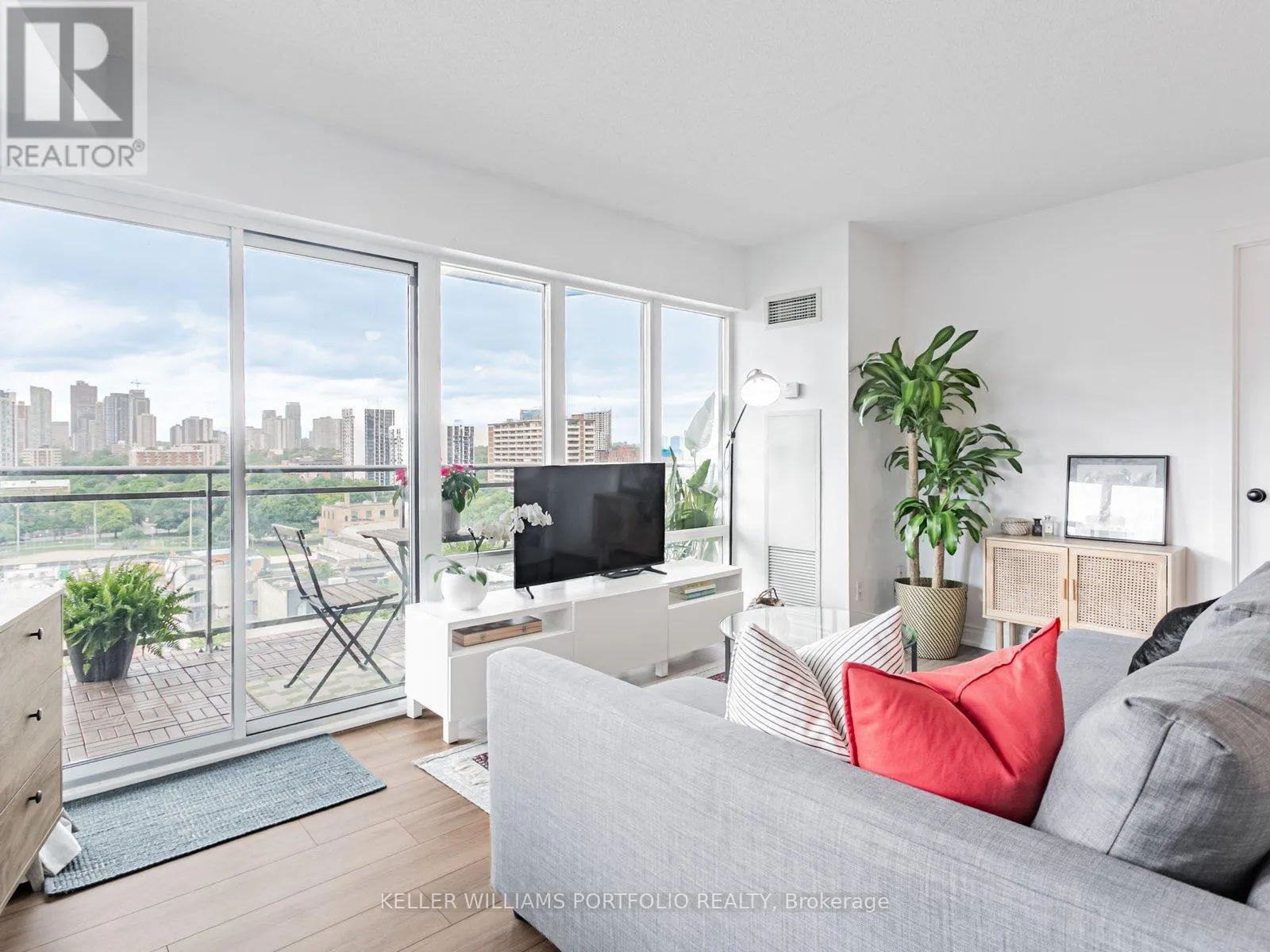 1205 - 255 RICHMOND STREET E