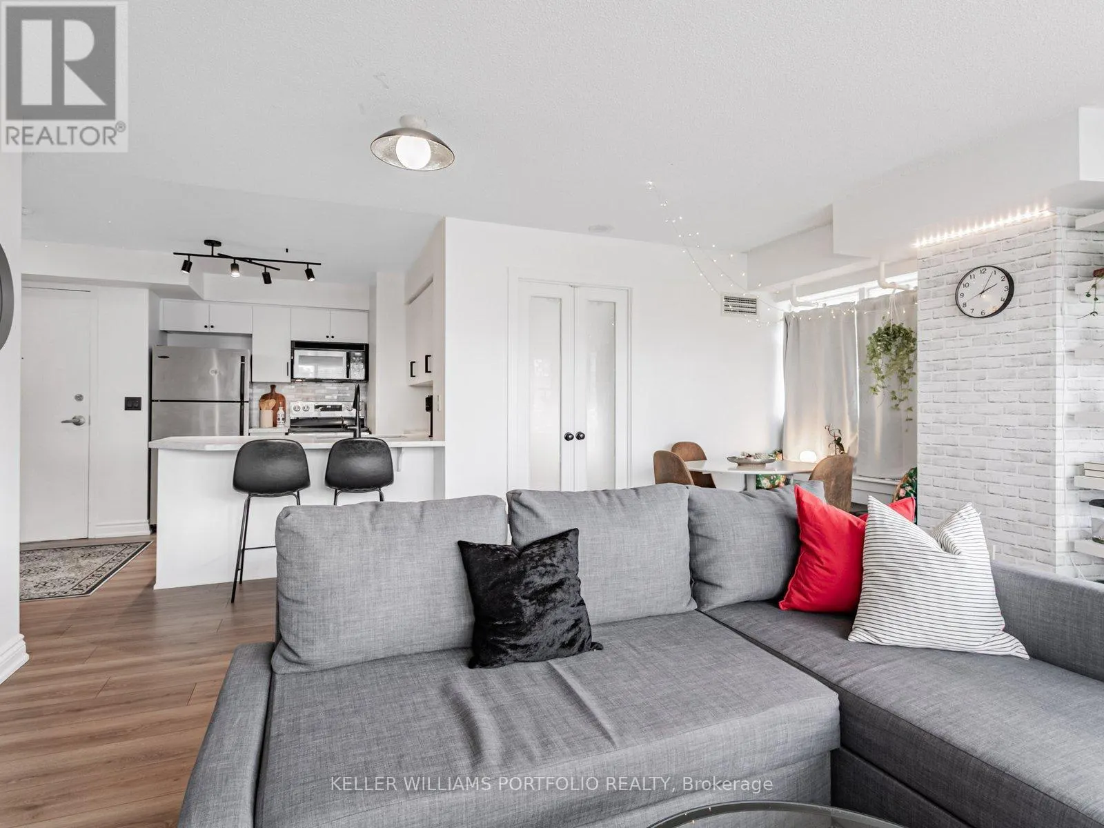 1205 - 255 RICHMOND STREET E