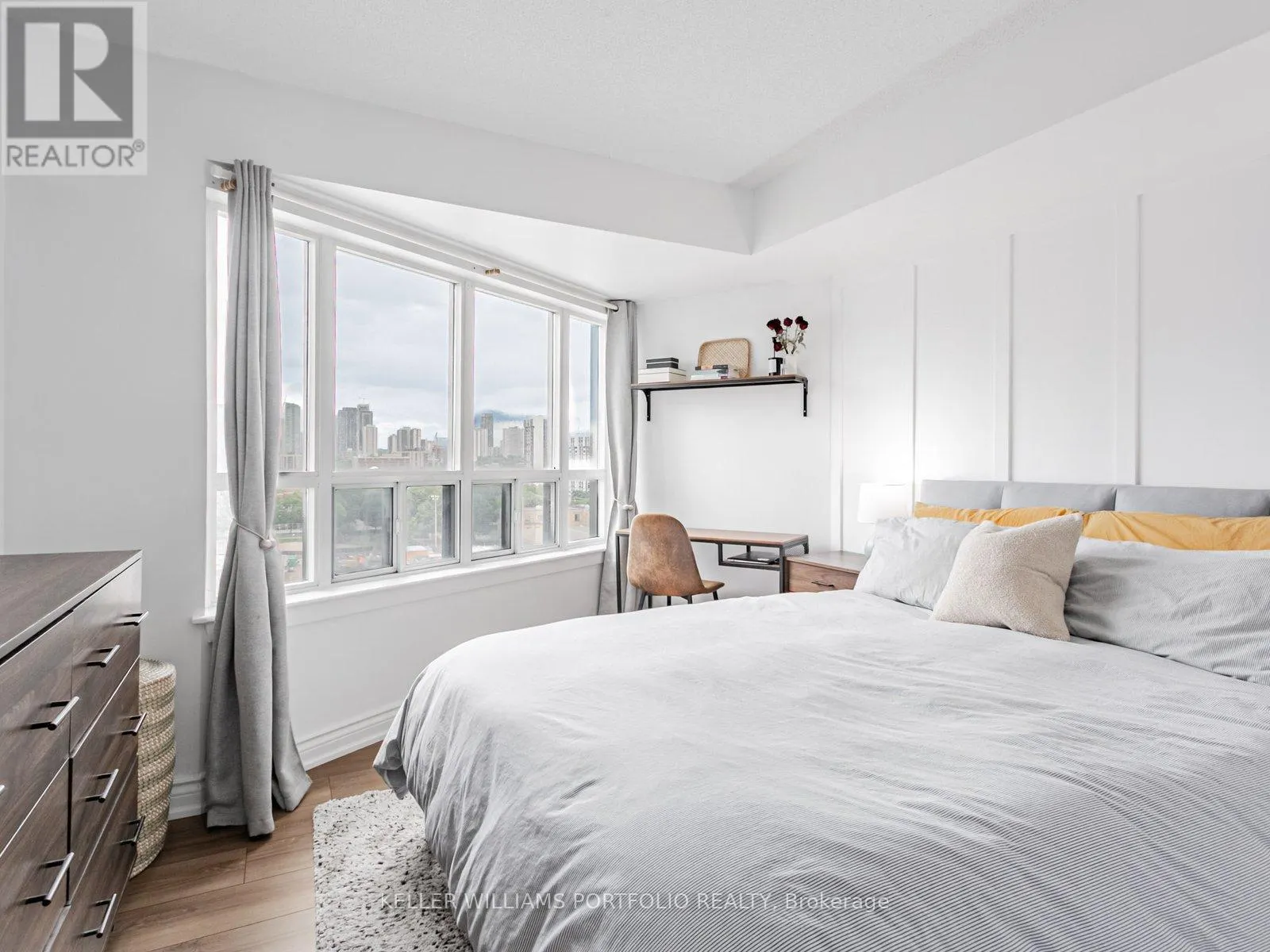 1205 - 255 RICHMOND STREET E