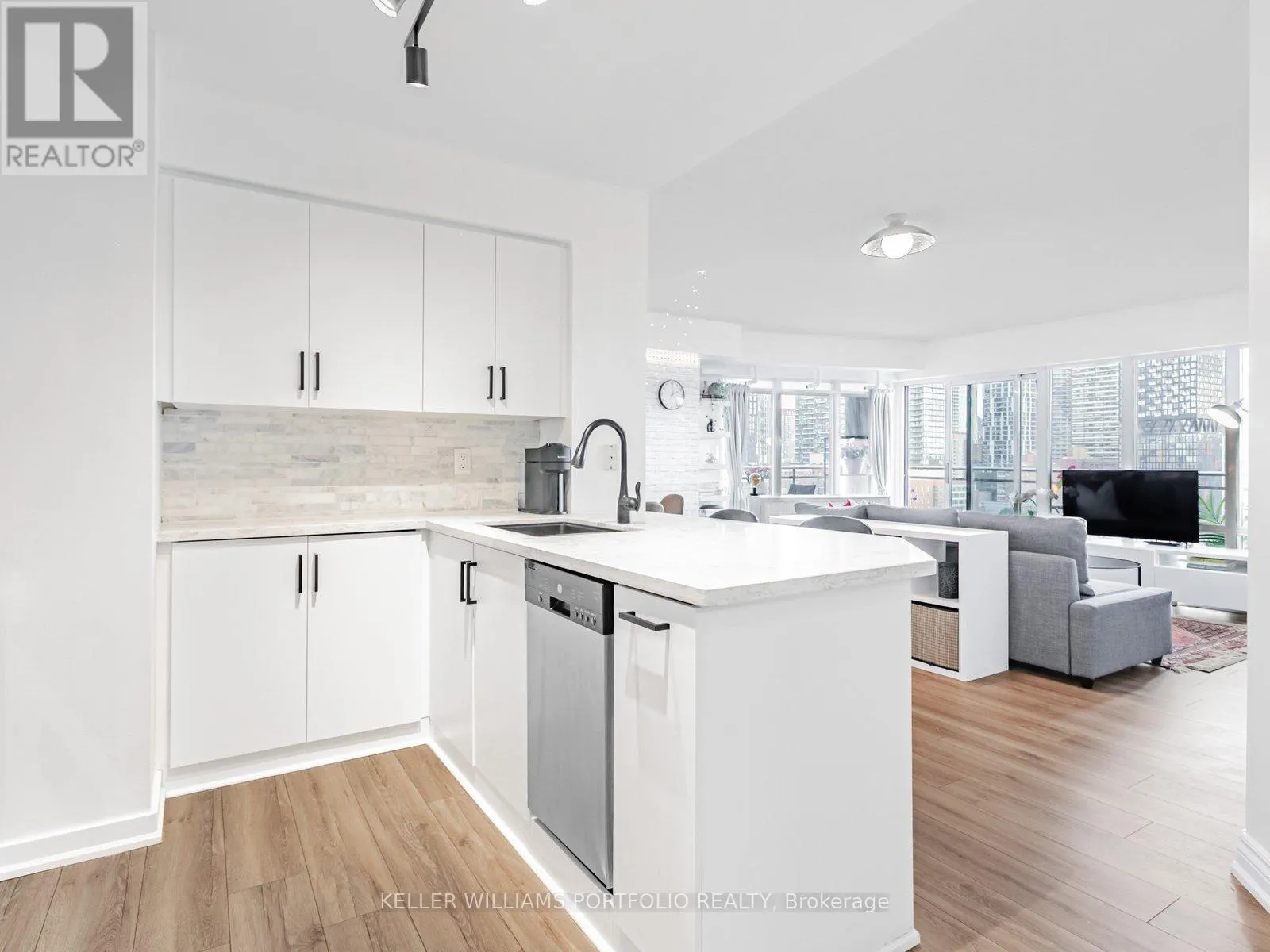 1205 - 255 RICHMOND STREET E
