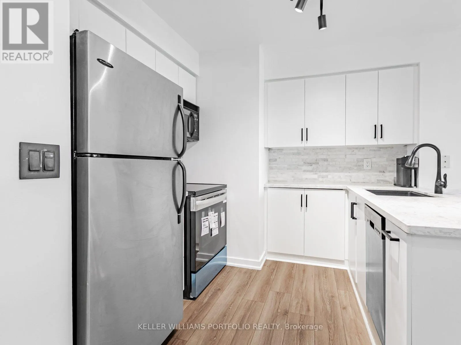 1205 - 255 RICHMOND STREET E