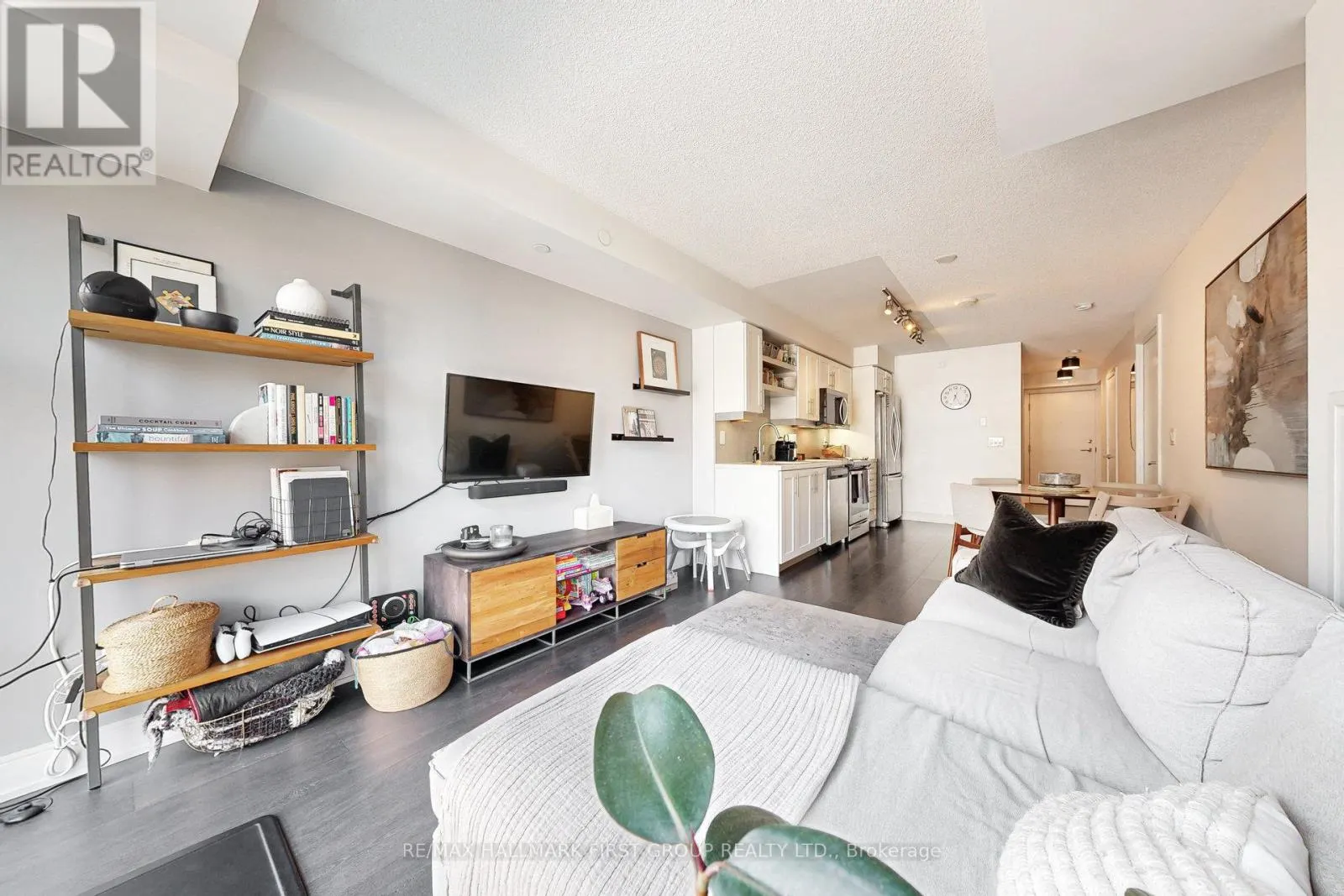 312 - 525 ADELAIDE STREET W