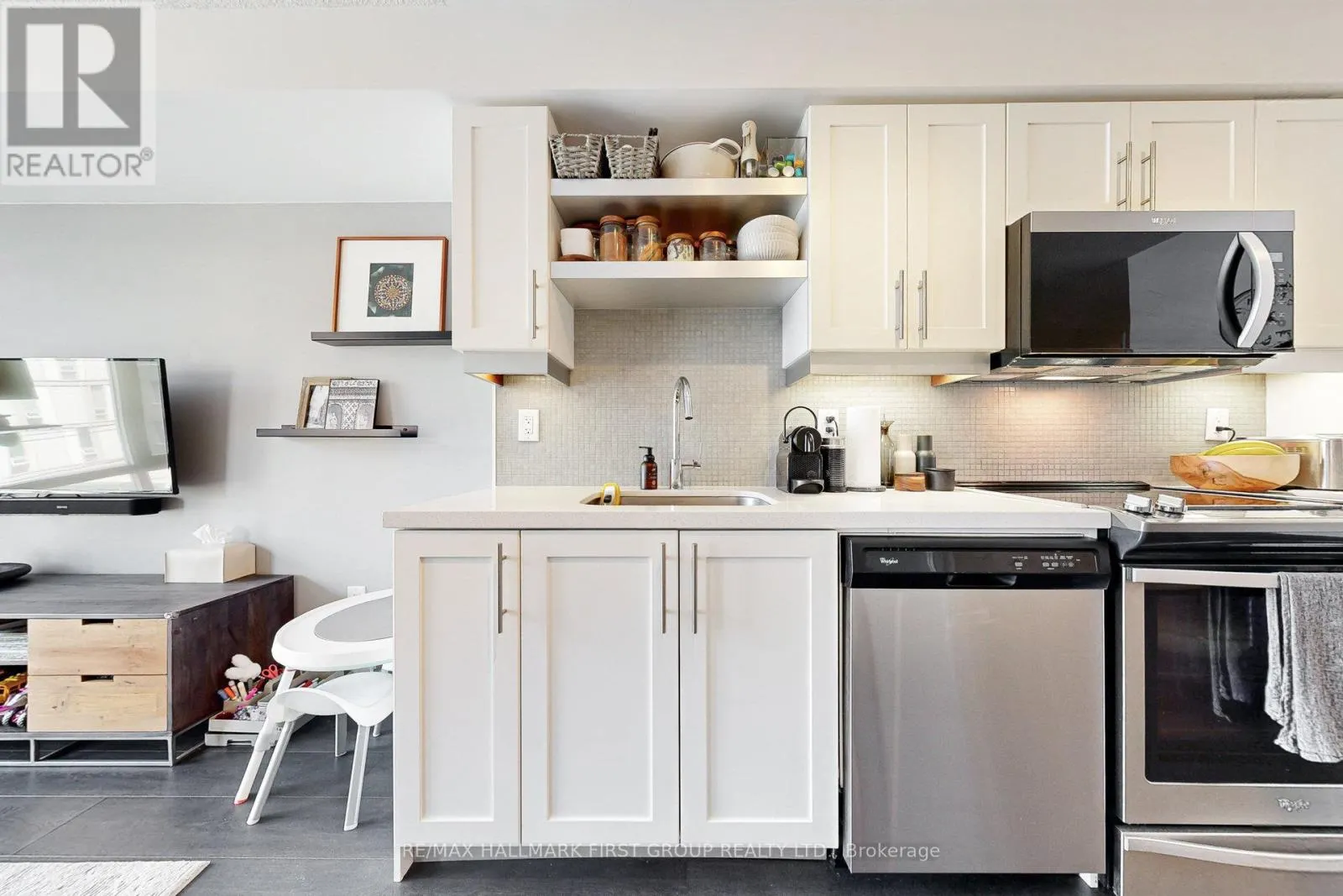 312 - 525 ADELAIDE STREET W