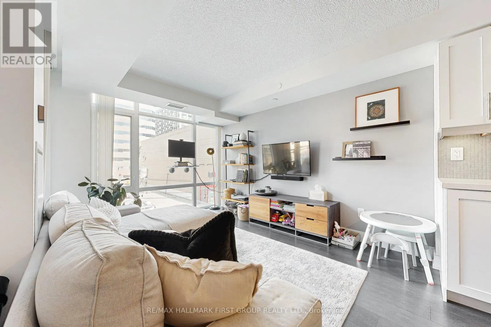 312 - 525 ADELAIDE STREET W