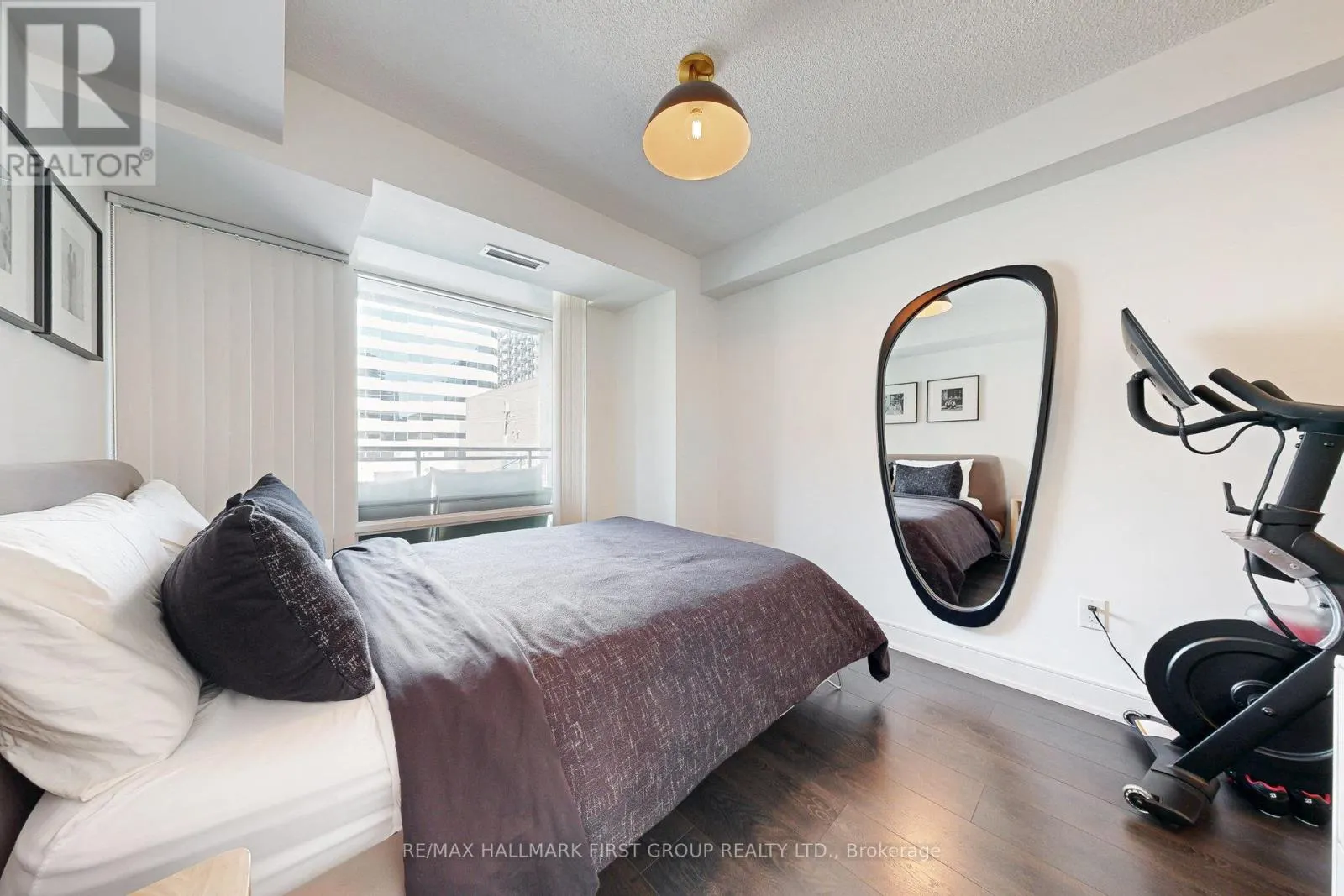312 - 525 ADELAIDE STREET W