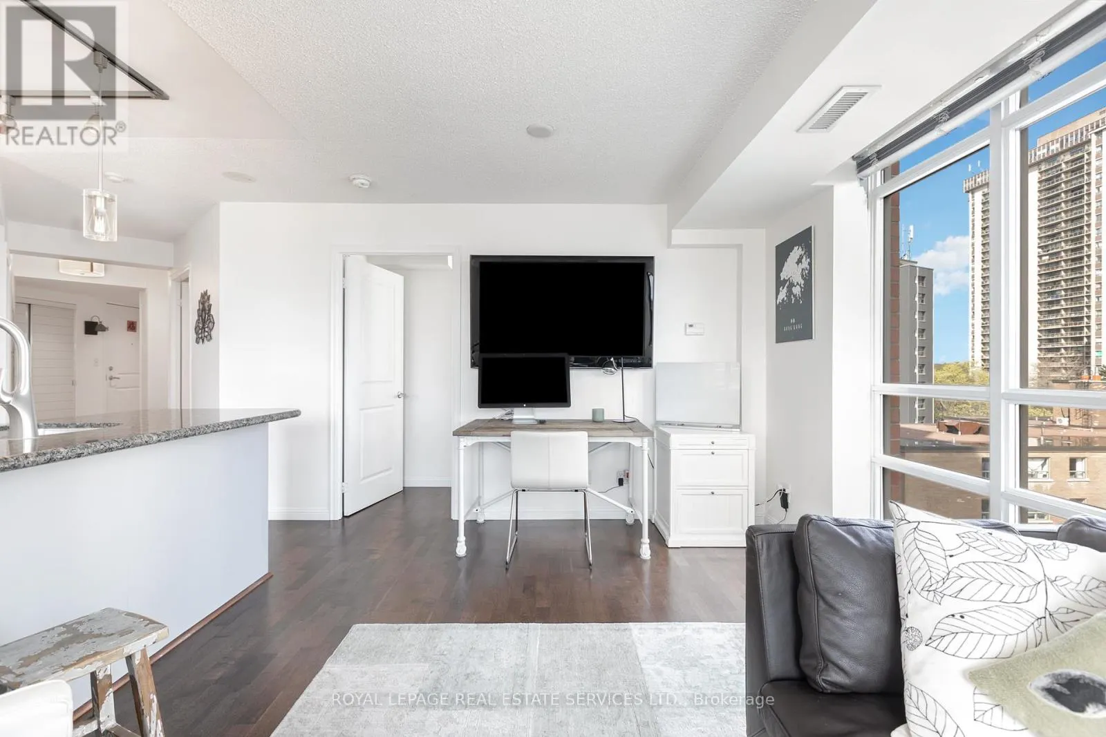 707 - 900 MT PLEASANT ROAD