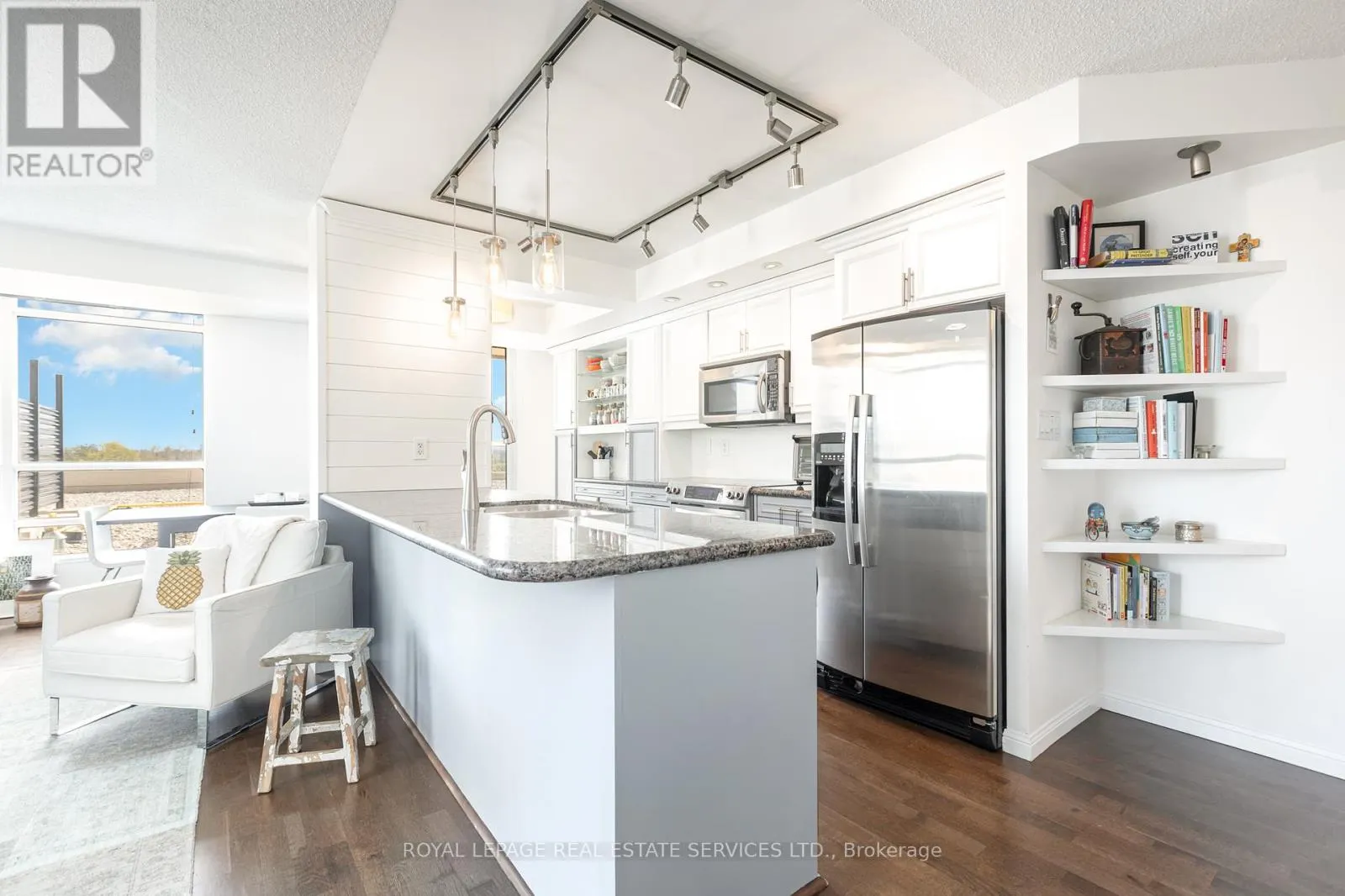 707 - 900 MT PLEASANT ROAD