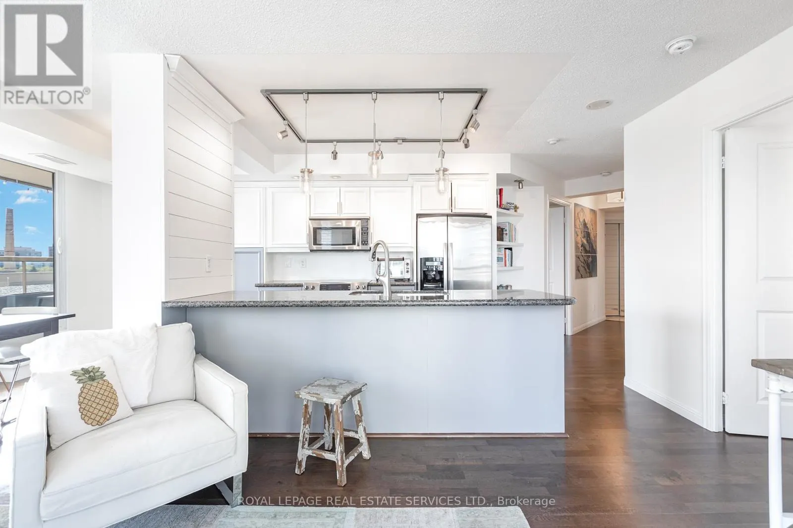 707 - 900 MT PLEASANT ROAD