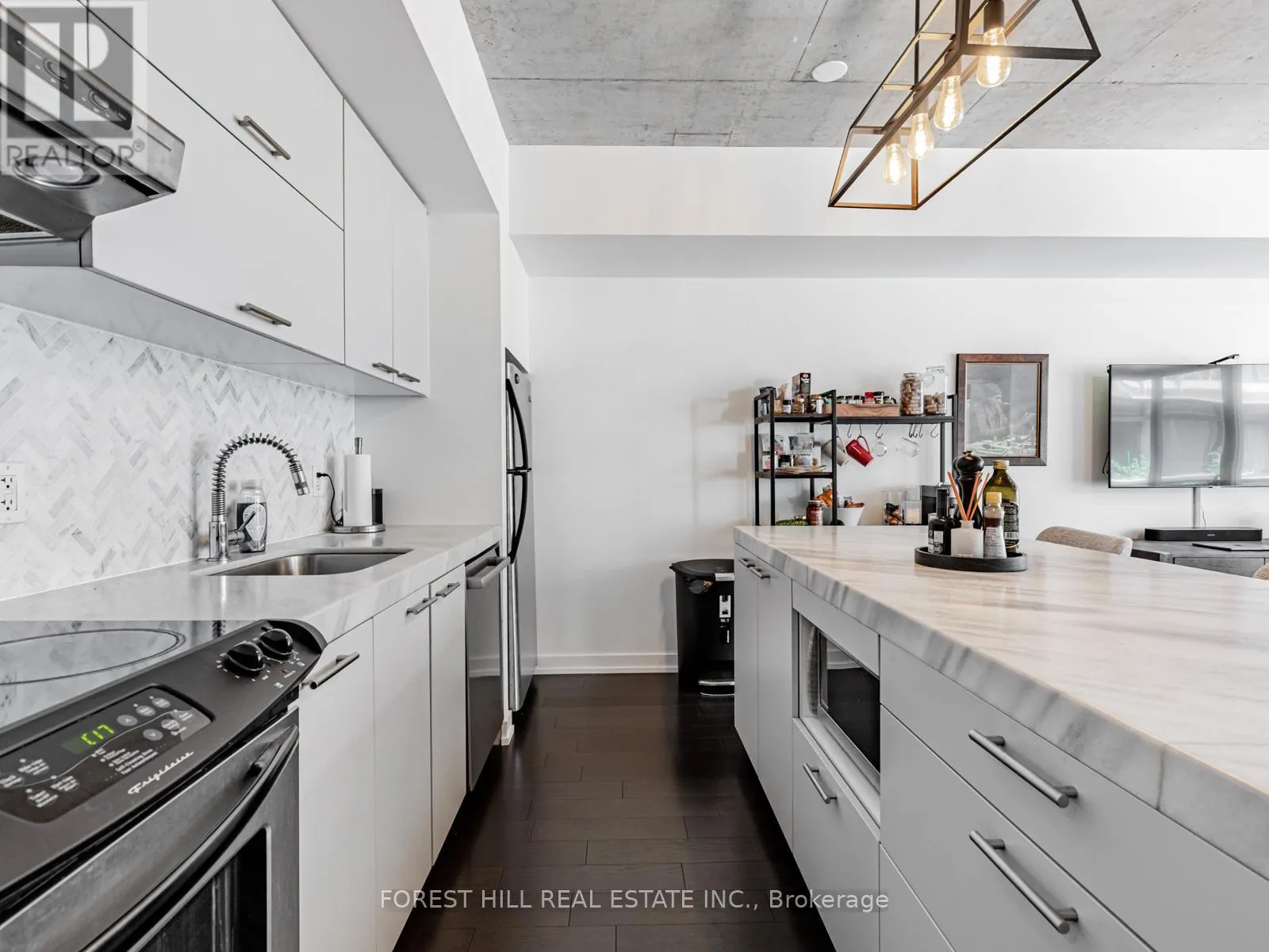 540 - 55 STEWART STREET