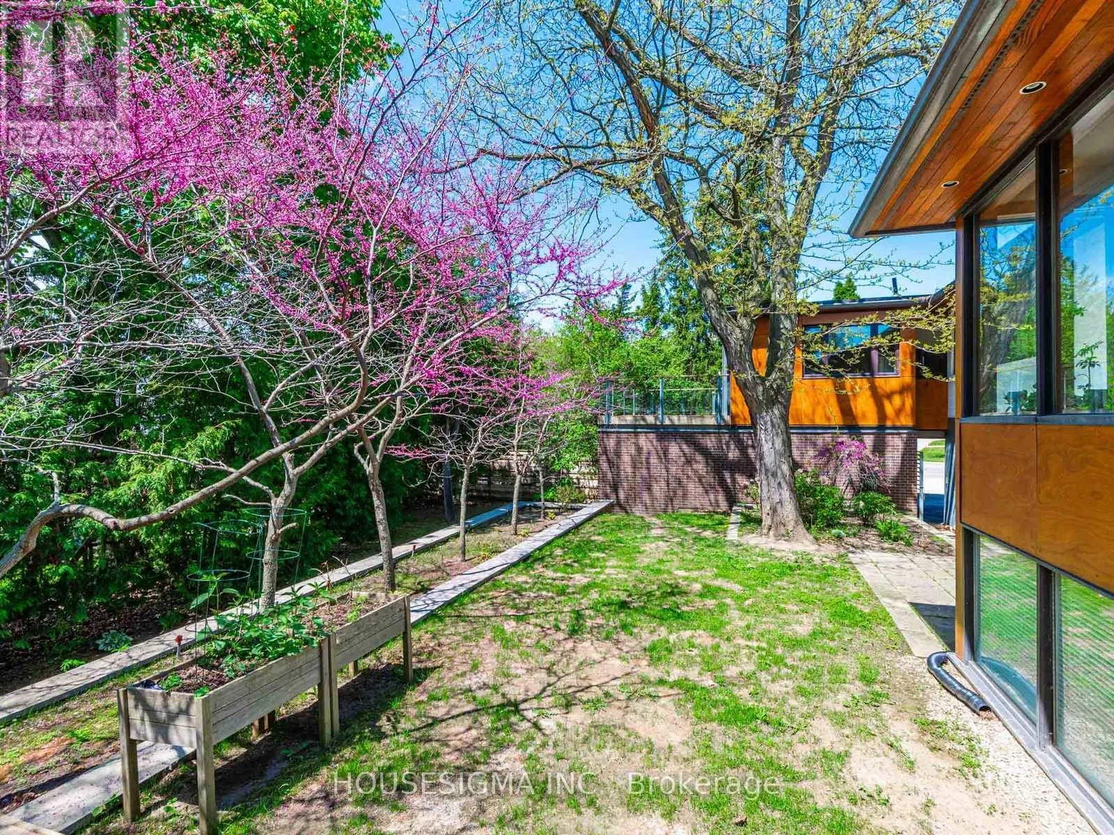 94 LAURENTIDE DRIVE