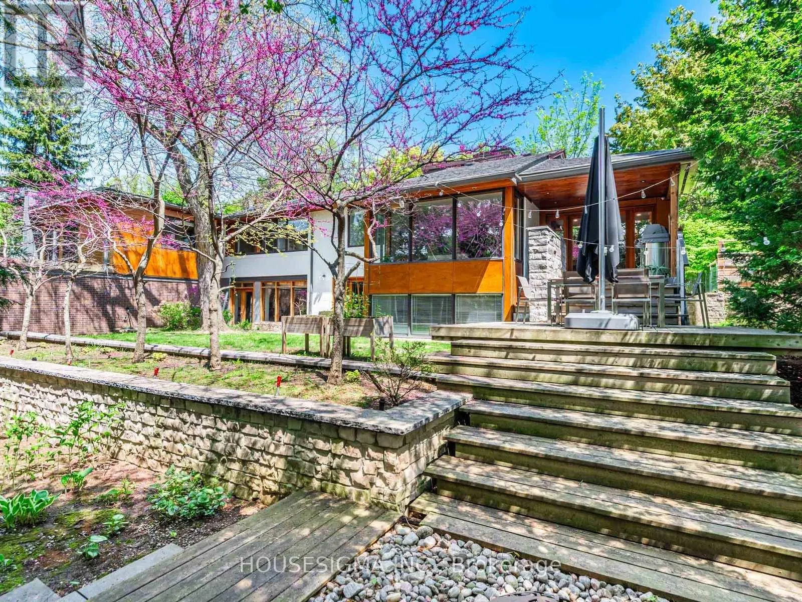 94 LAURENTIDE DRIVE