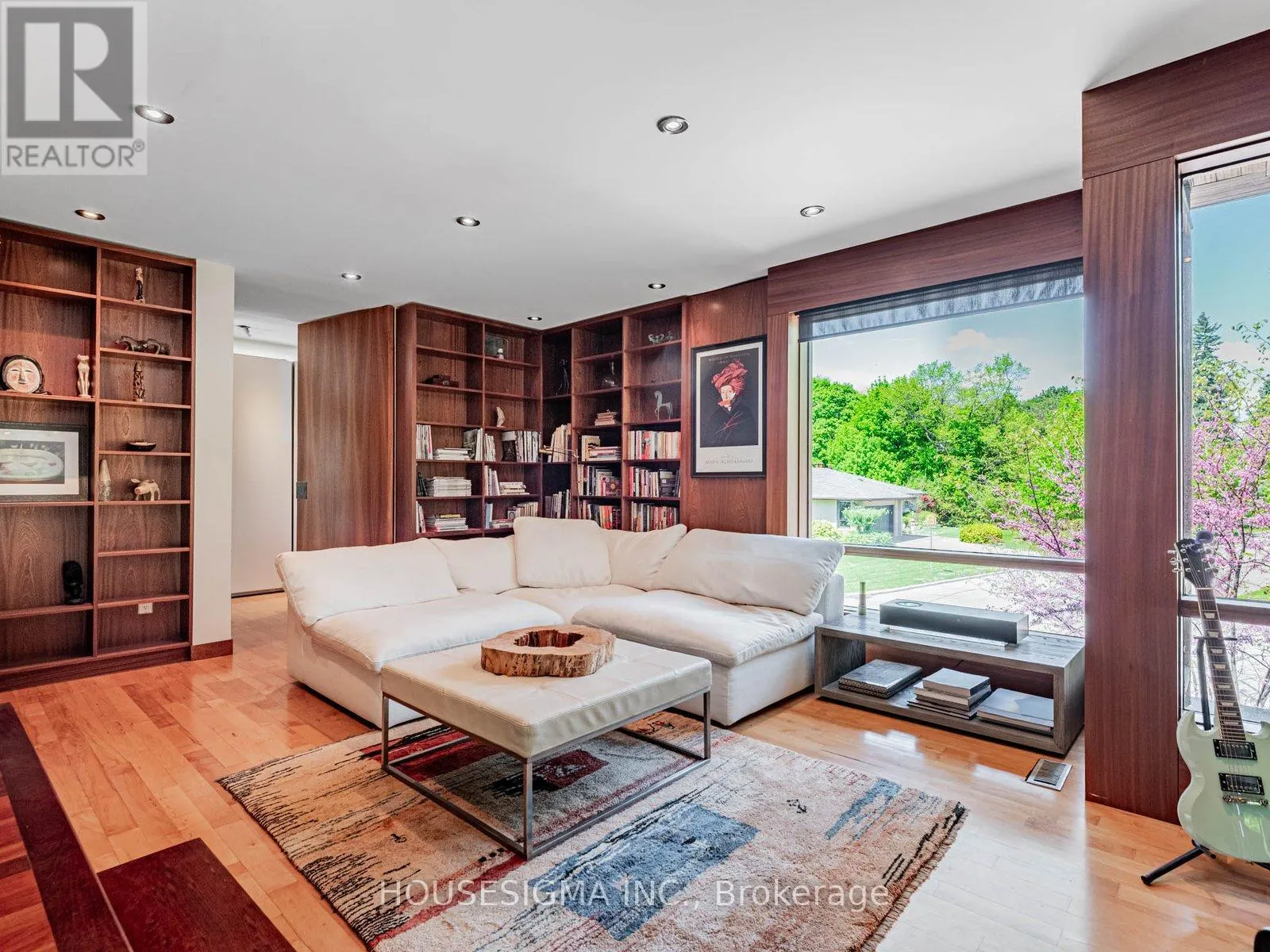 94 LAURENTIDE DRIVE