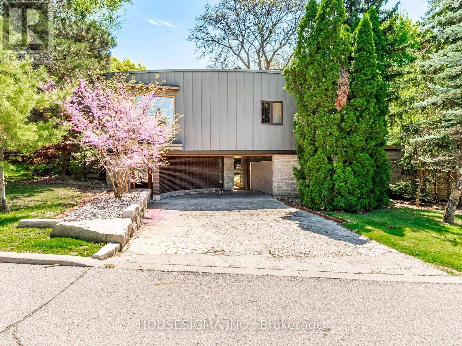 94 LAURENTIDE DRIVE