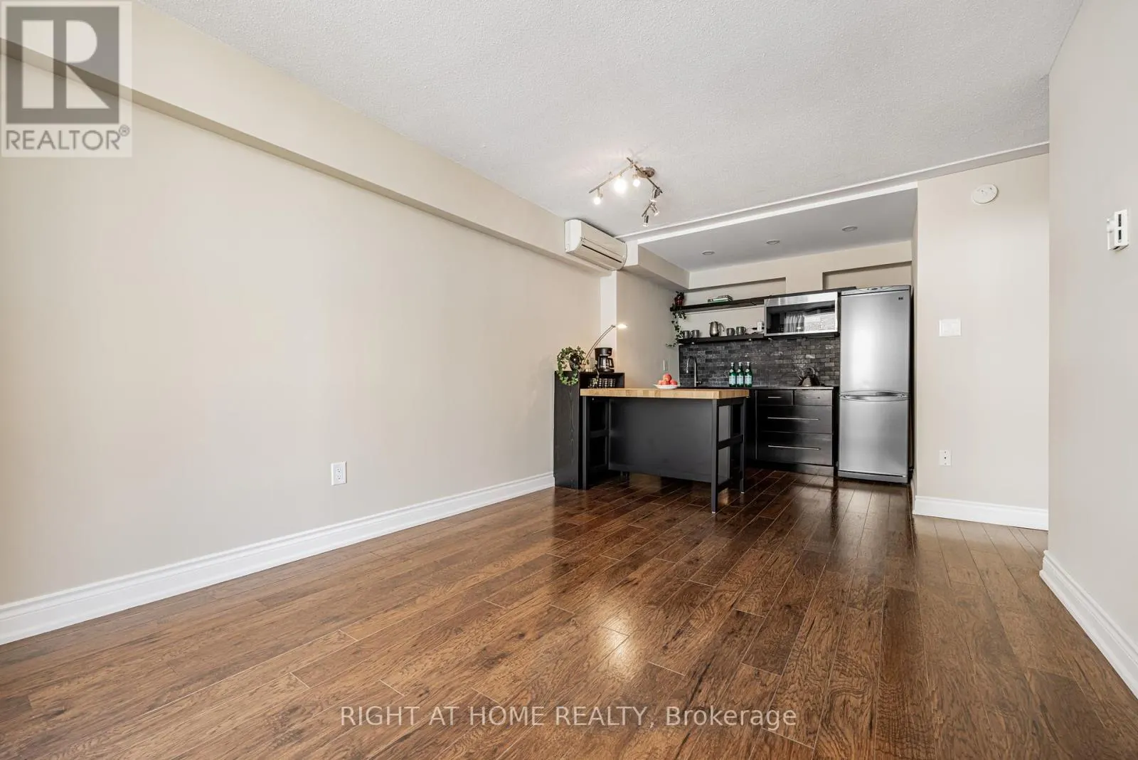 2109 - 30 GLOUCESTER STREET
