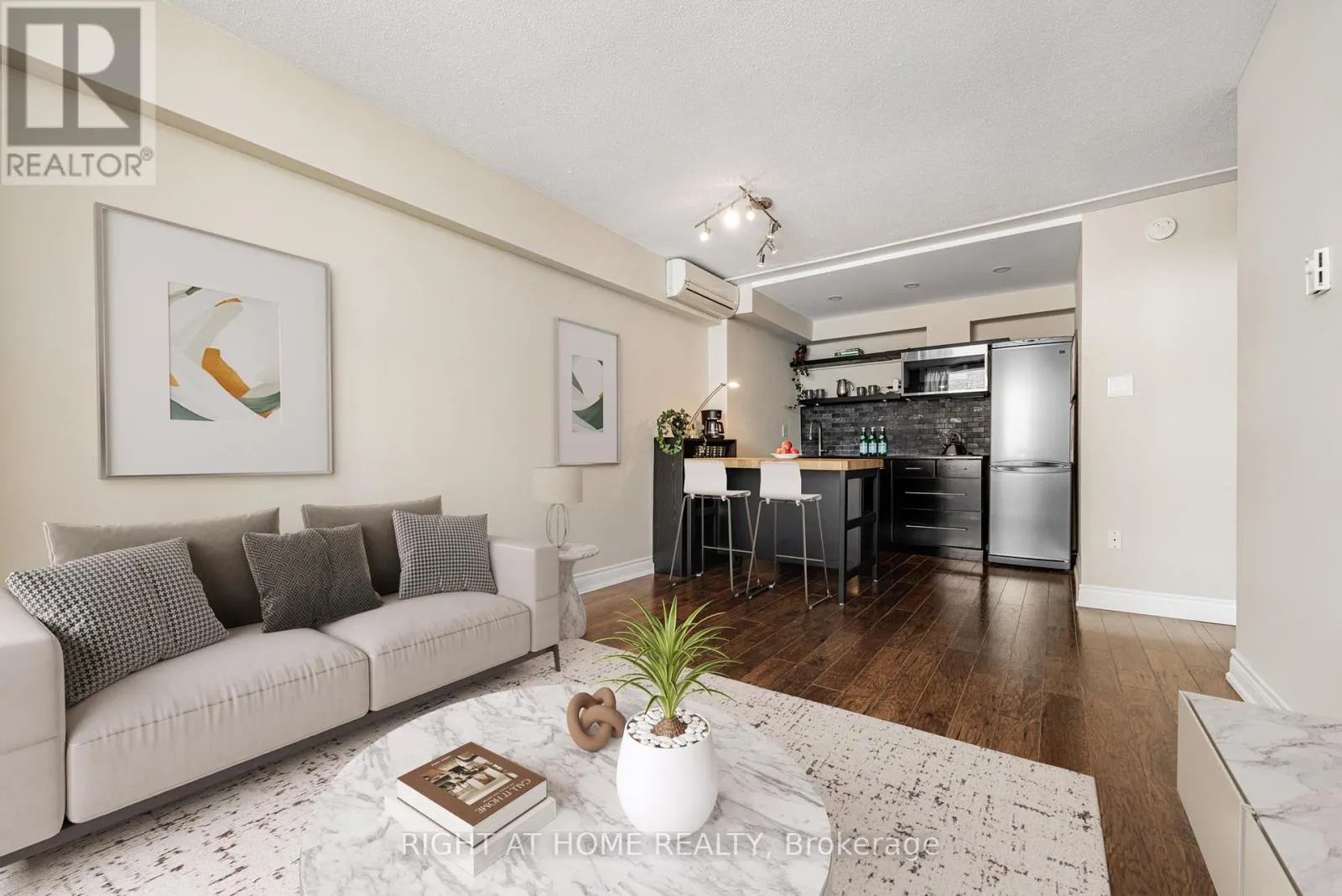 2109 - 30 GLOUCESTER STREET