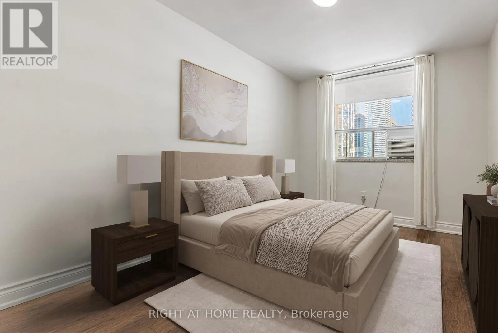 2109 - 30 GLOUCESTER STREET