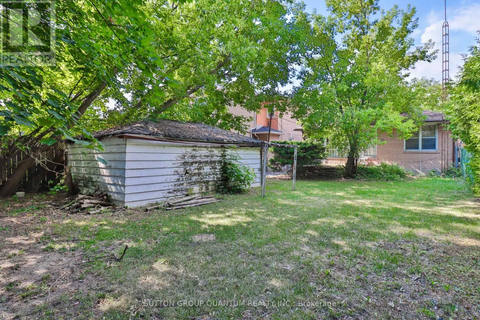 11 COLLINSON BOULEVARD N
