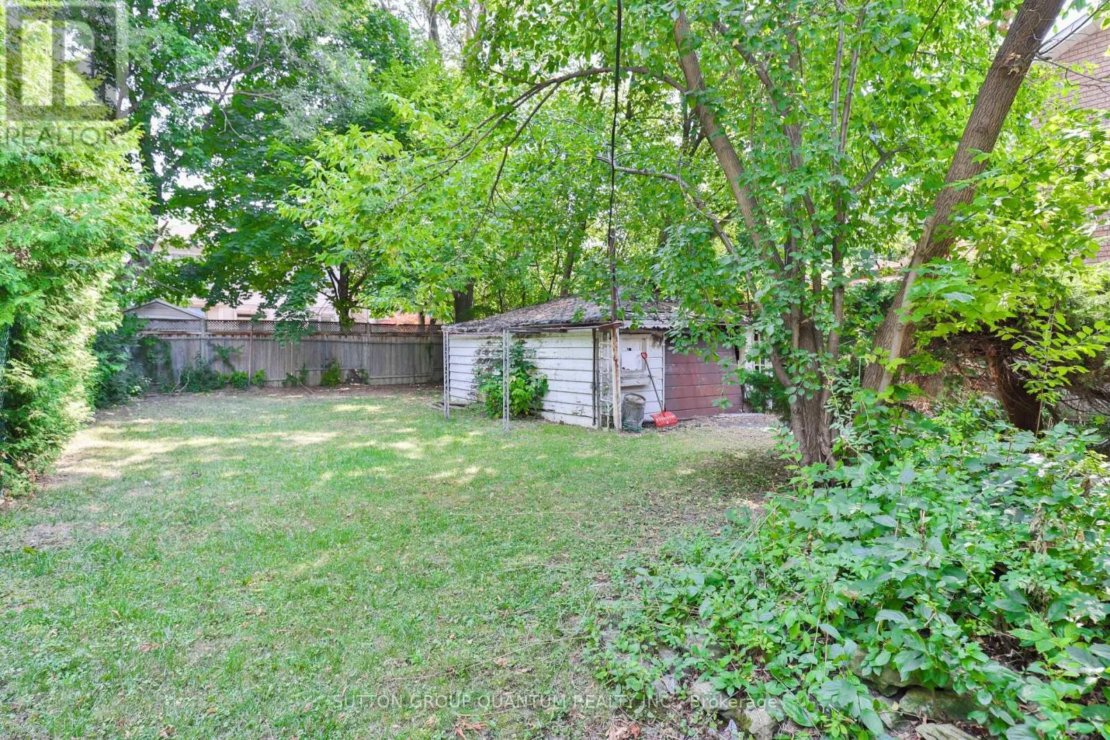 11 COLLINSON BOULEVARD N
