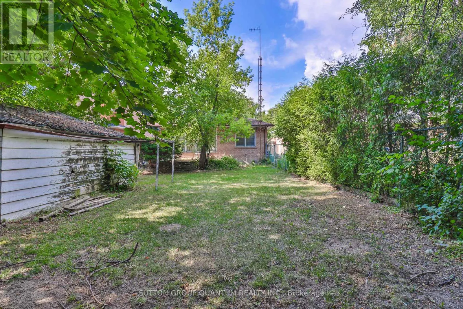 11 COLLINSON BOULEVARD N