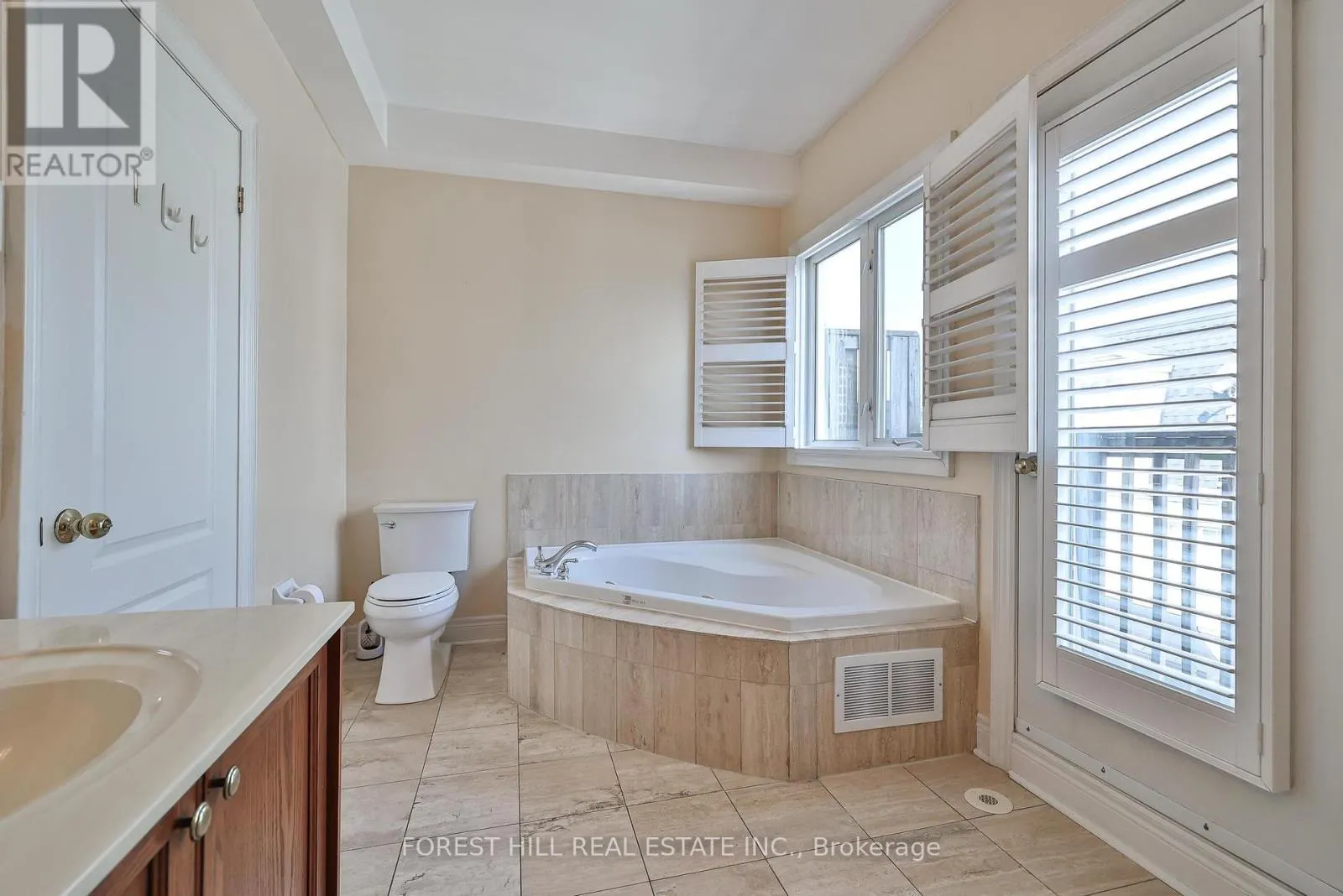 1376 EGLINTON AVENUE W