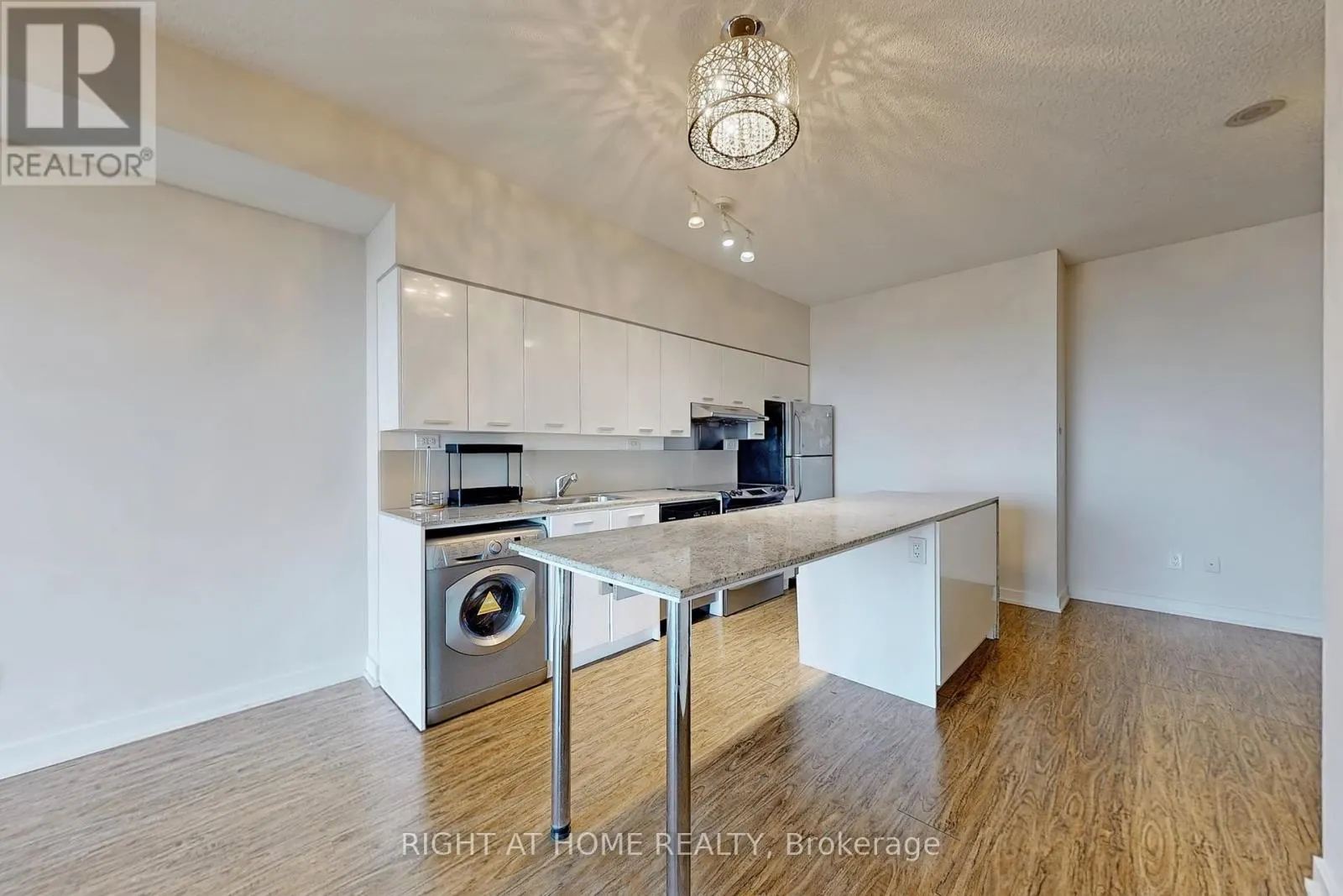 2607 - 29 SINGER COURT