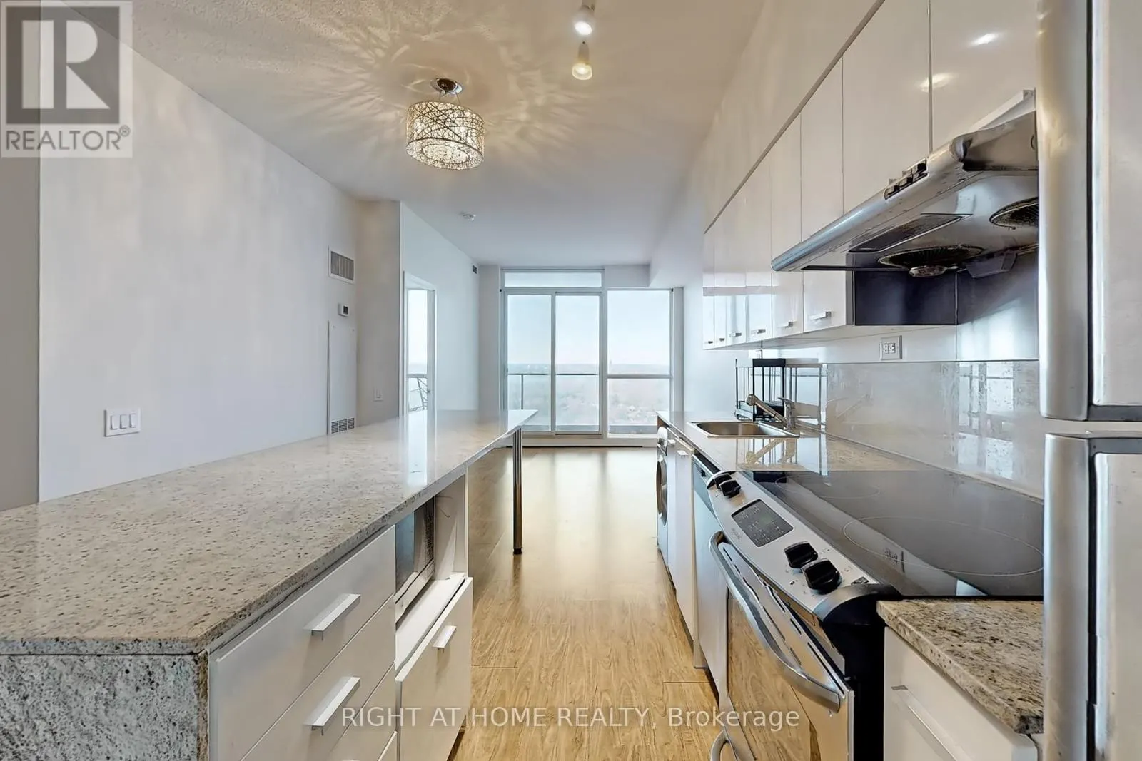 2607 - 29 SINGER COURT