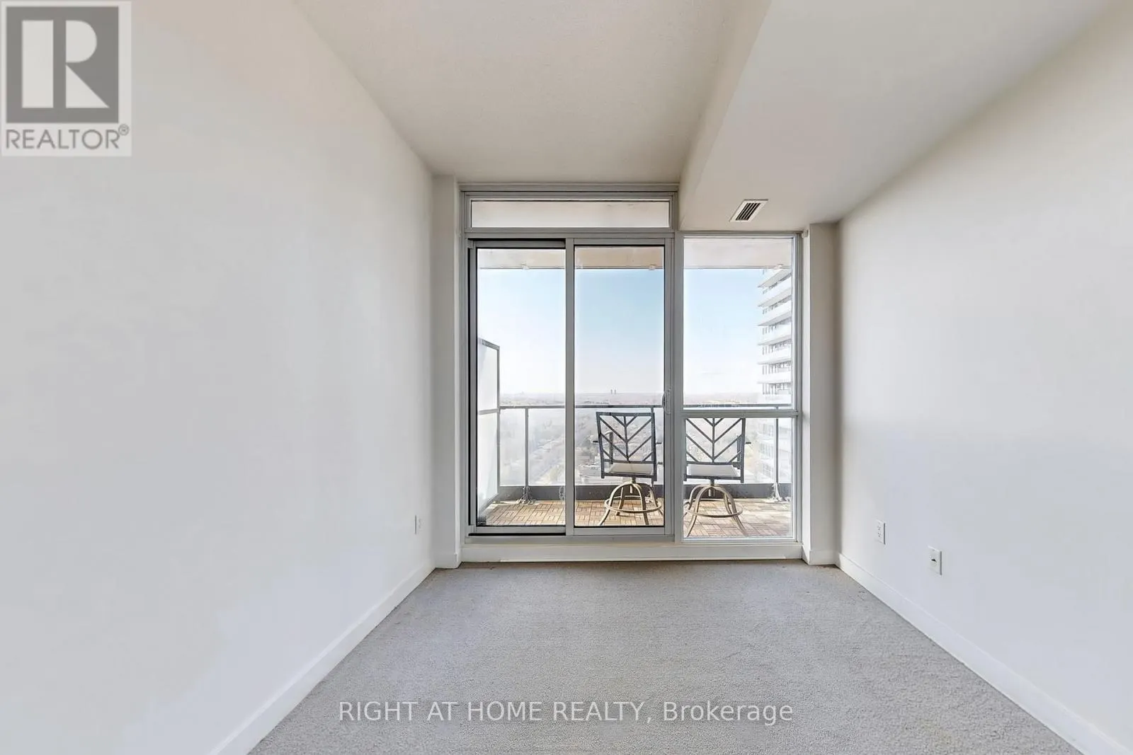 2607 - 29 SINGER COURT
