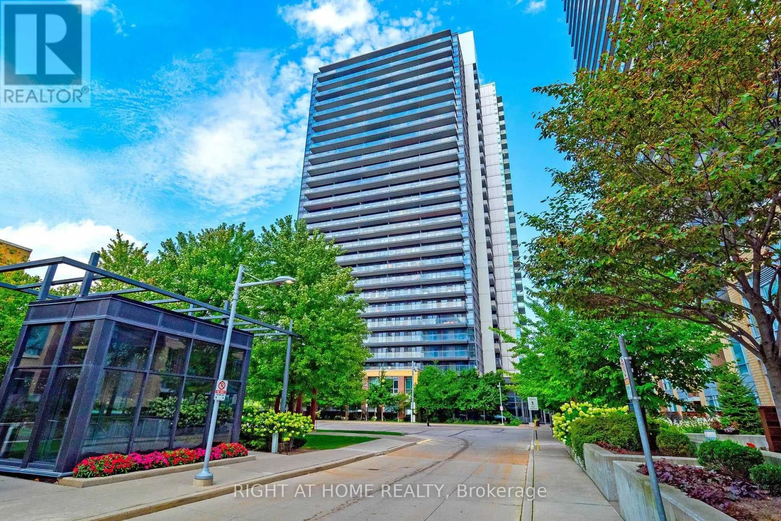 2607 - 29 SINGER COURT