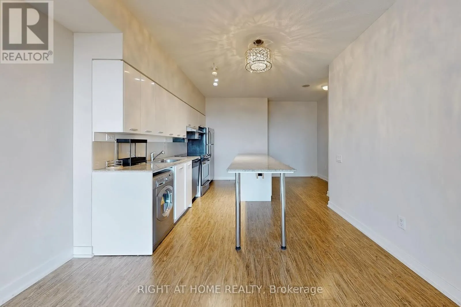 2607 - 29 SINGER COURT